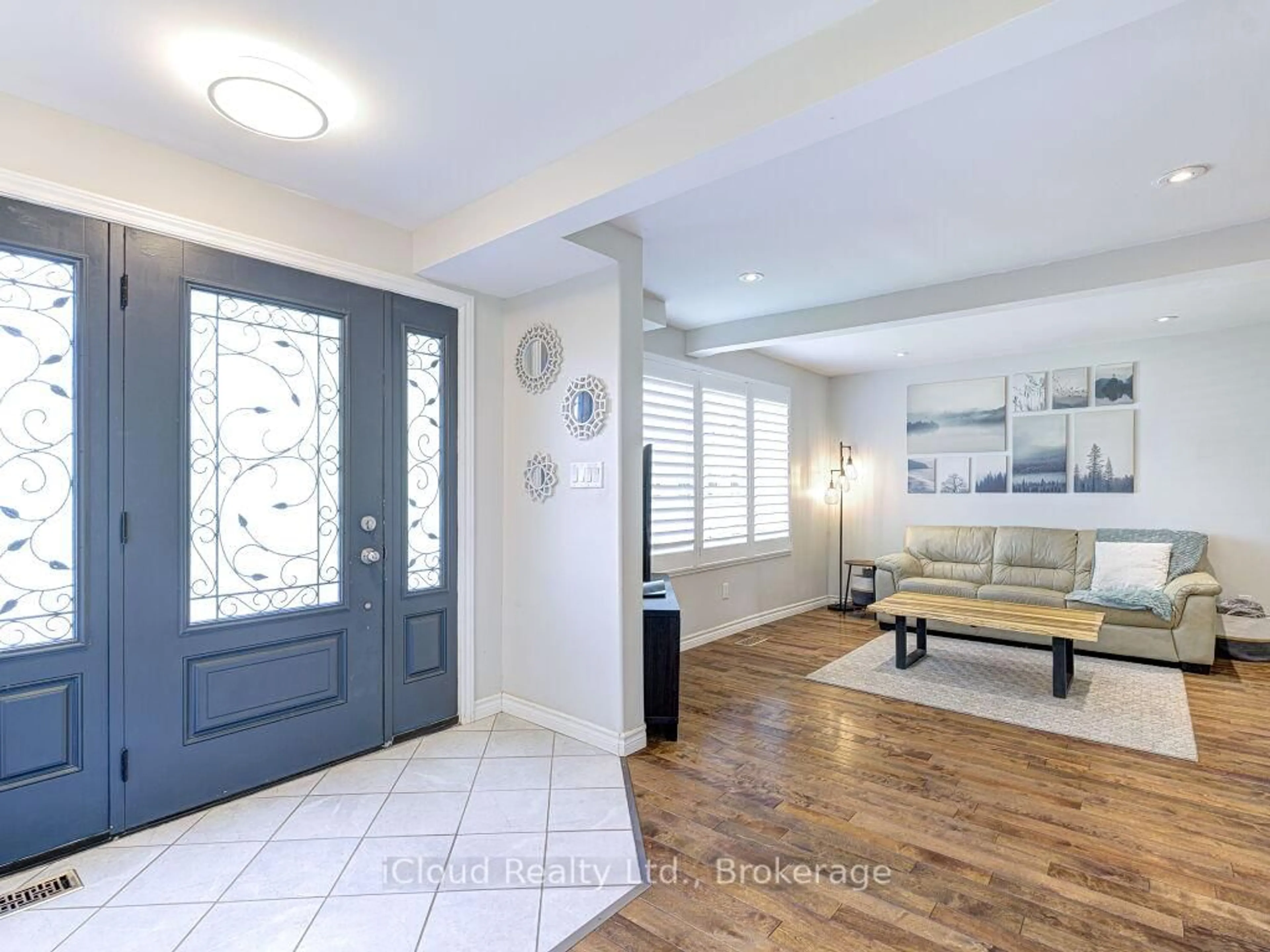 Indoor entryway for 3 Nicol St, Hamilton Ontario L9H 5L6