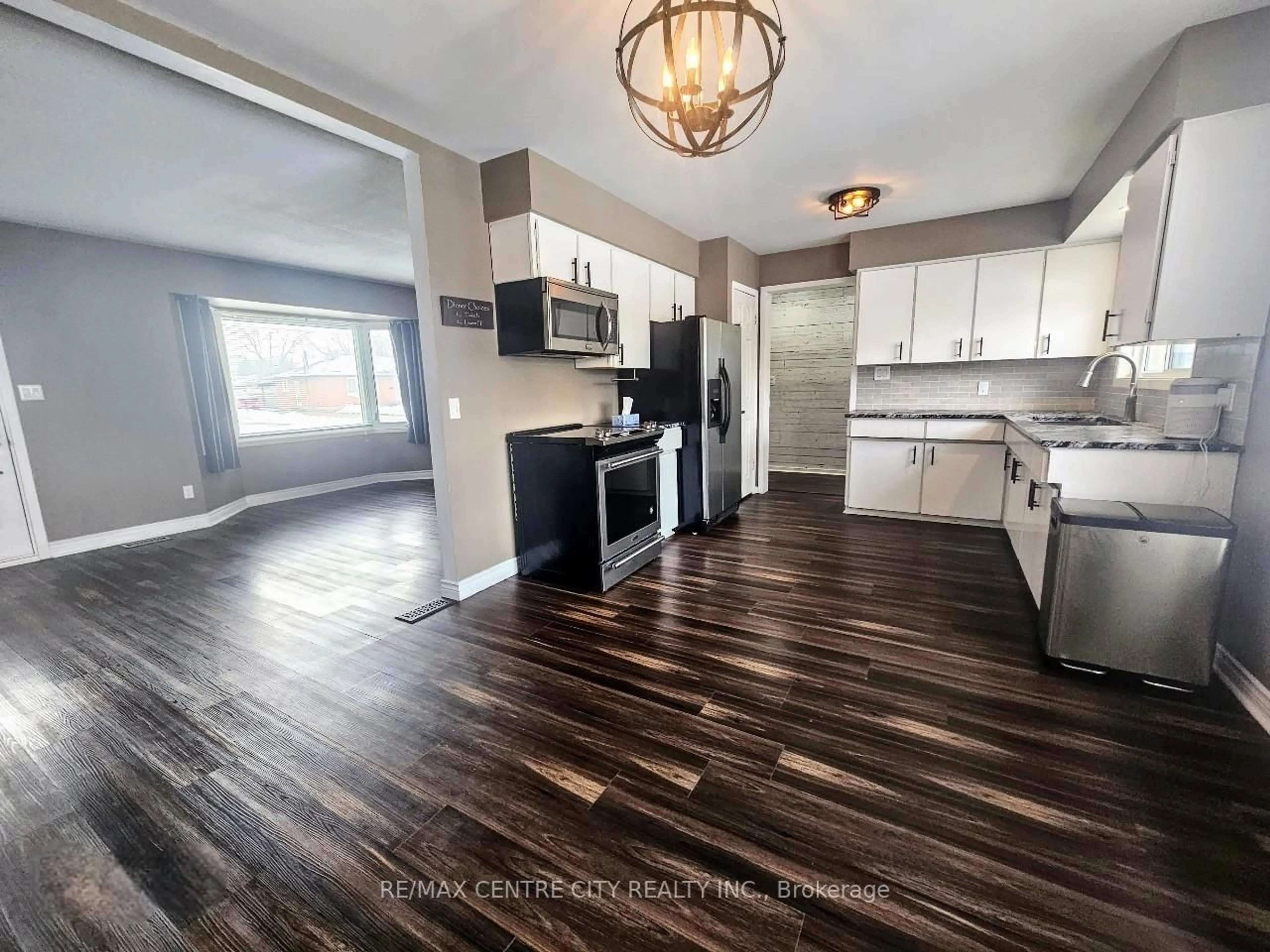 Open concept kitchen, unknown for 91 Clarence St, Strathroy-Caradoc Ontario N7G 1H2