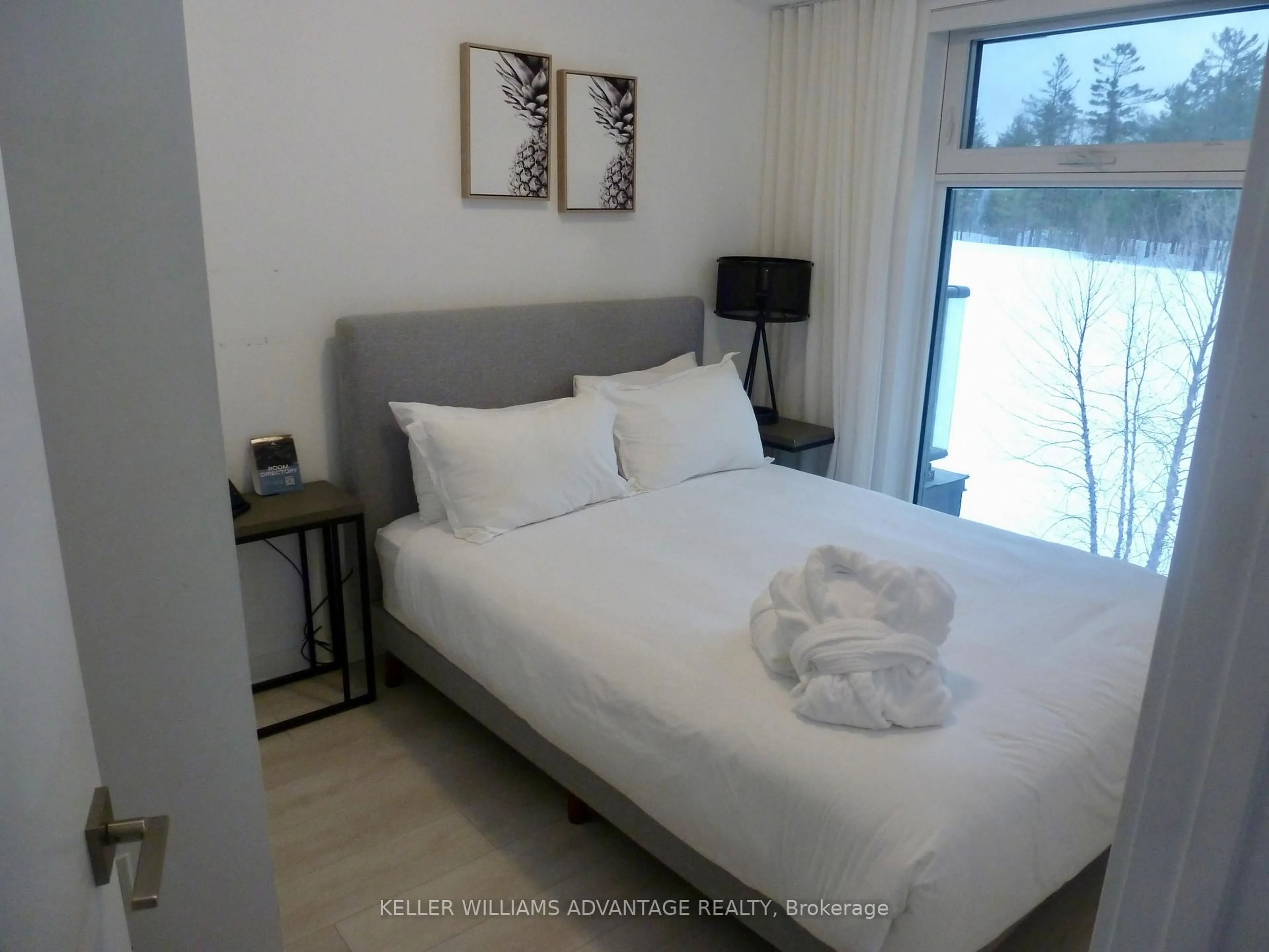 Bedroom with bed, unknown for 120 CARRICK Tr #201, Gravenhurst Ontario P1P 0B6