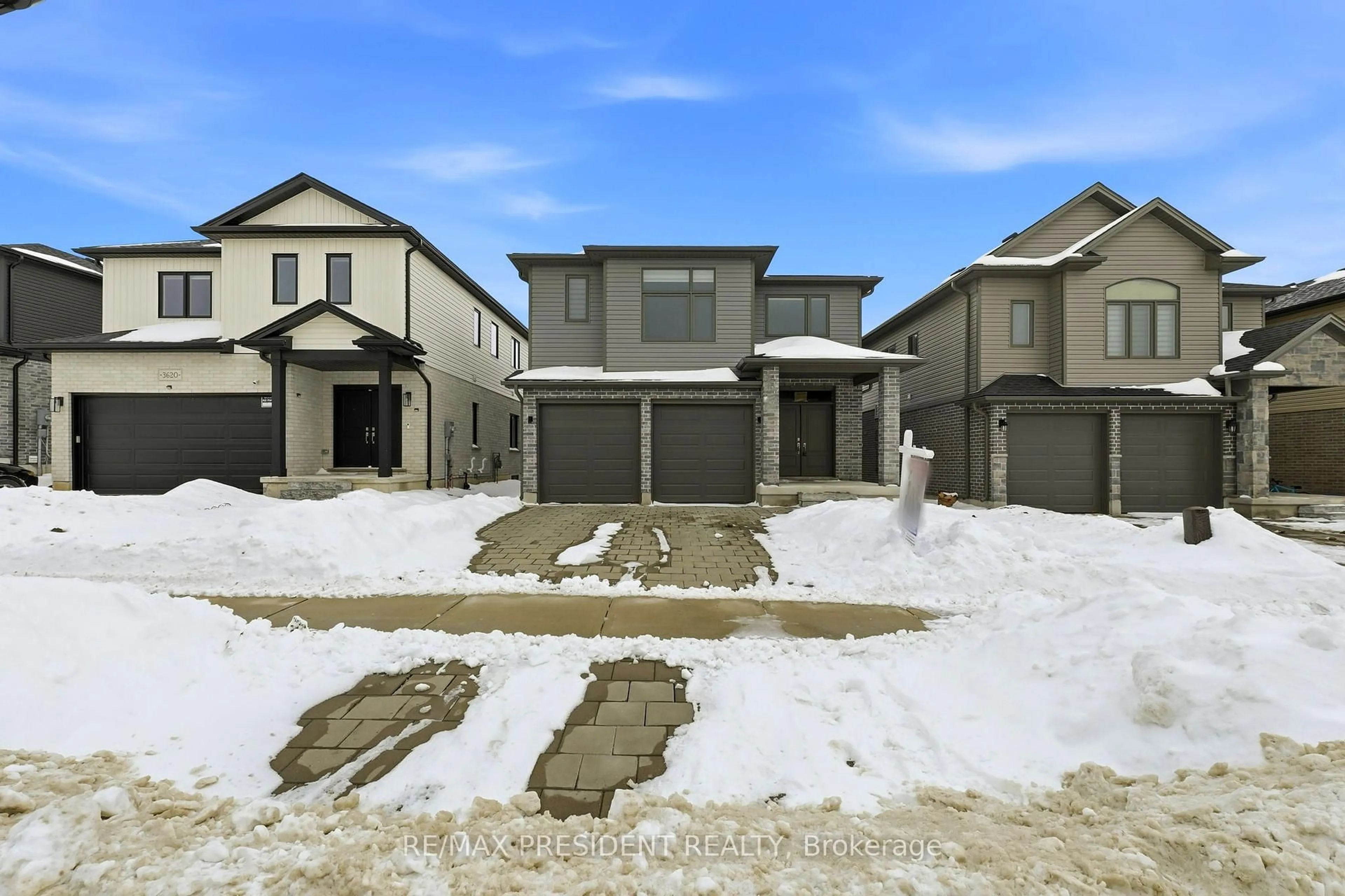 A pic from outside/outdoor area/front of a property/back of a property/a pic from drone, street for 3624 Earlston Cross, London South Ontario N6L 0G6