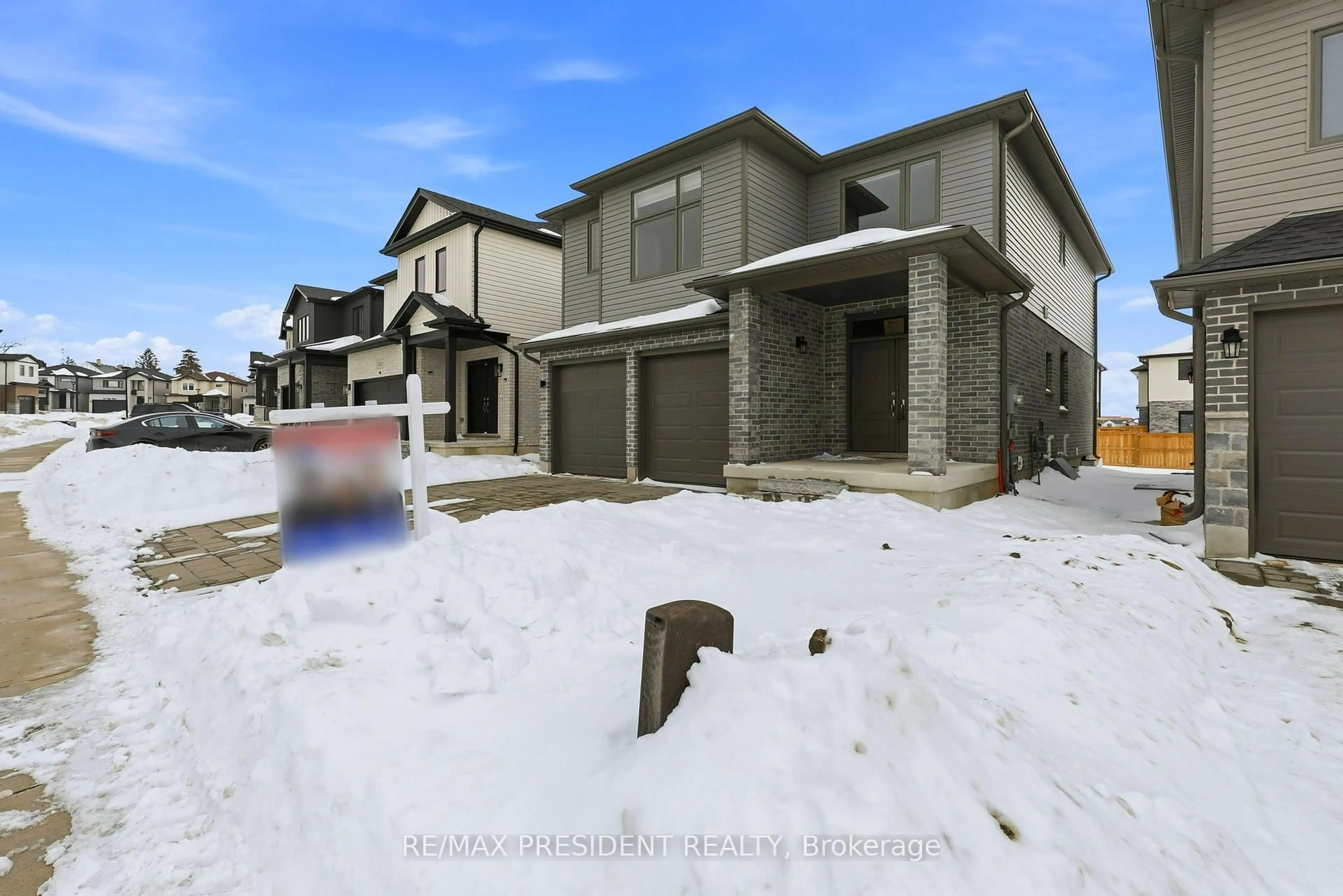 A pic from outside/outdoor area/front of a property/back of a property/a pic from drone, street for 3624 Earlston Cross, London South Ontario N6L 0G6