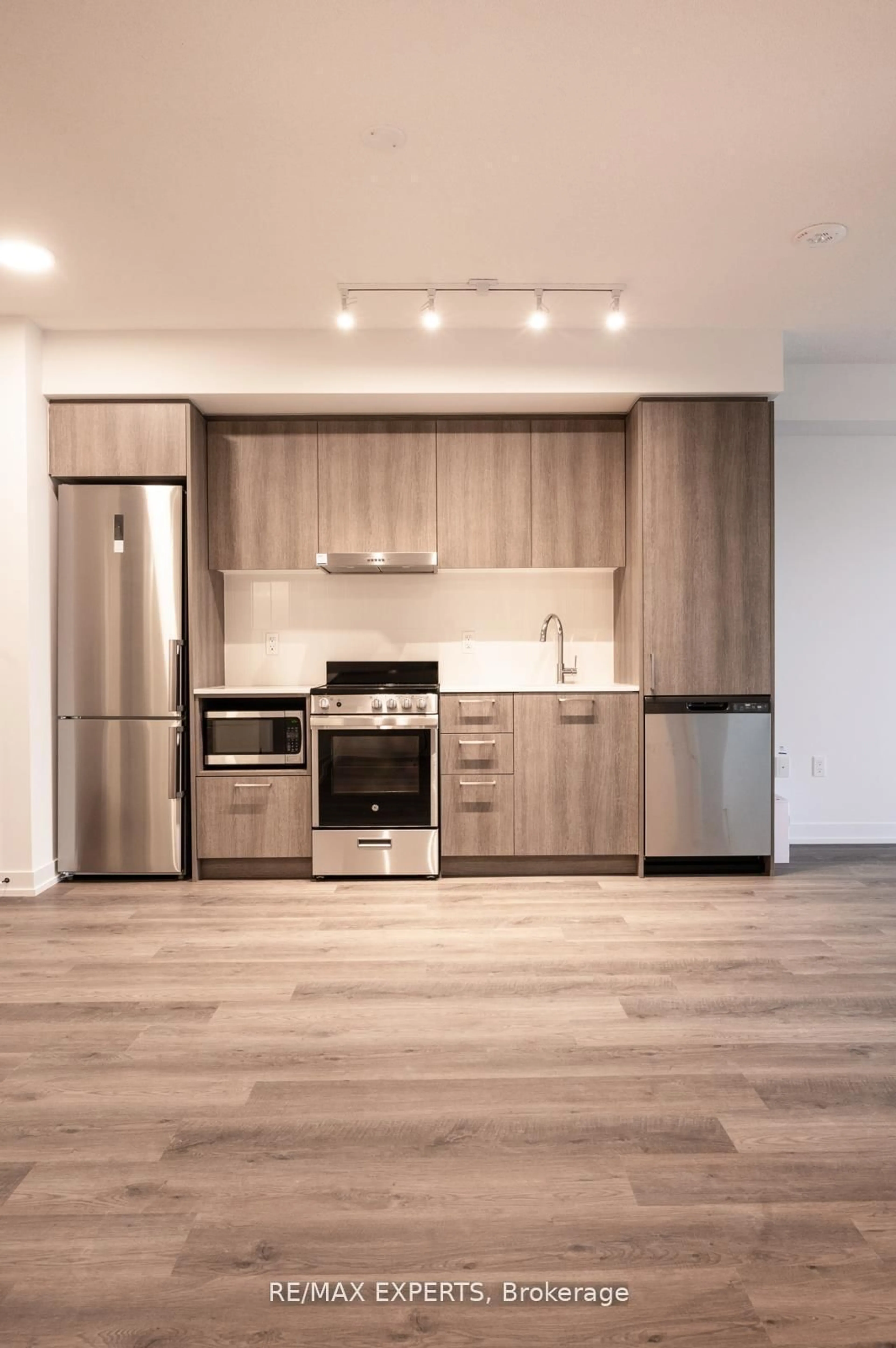 Open concept kitchen, wood/laminate floor for 85 Duke St #1003, Kitchener Ontario N2H 0B7