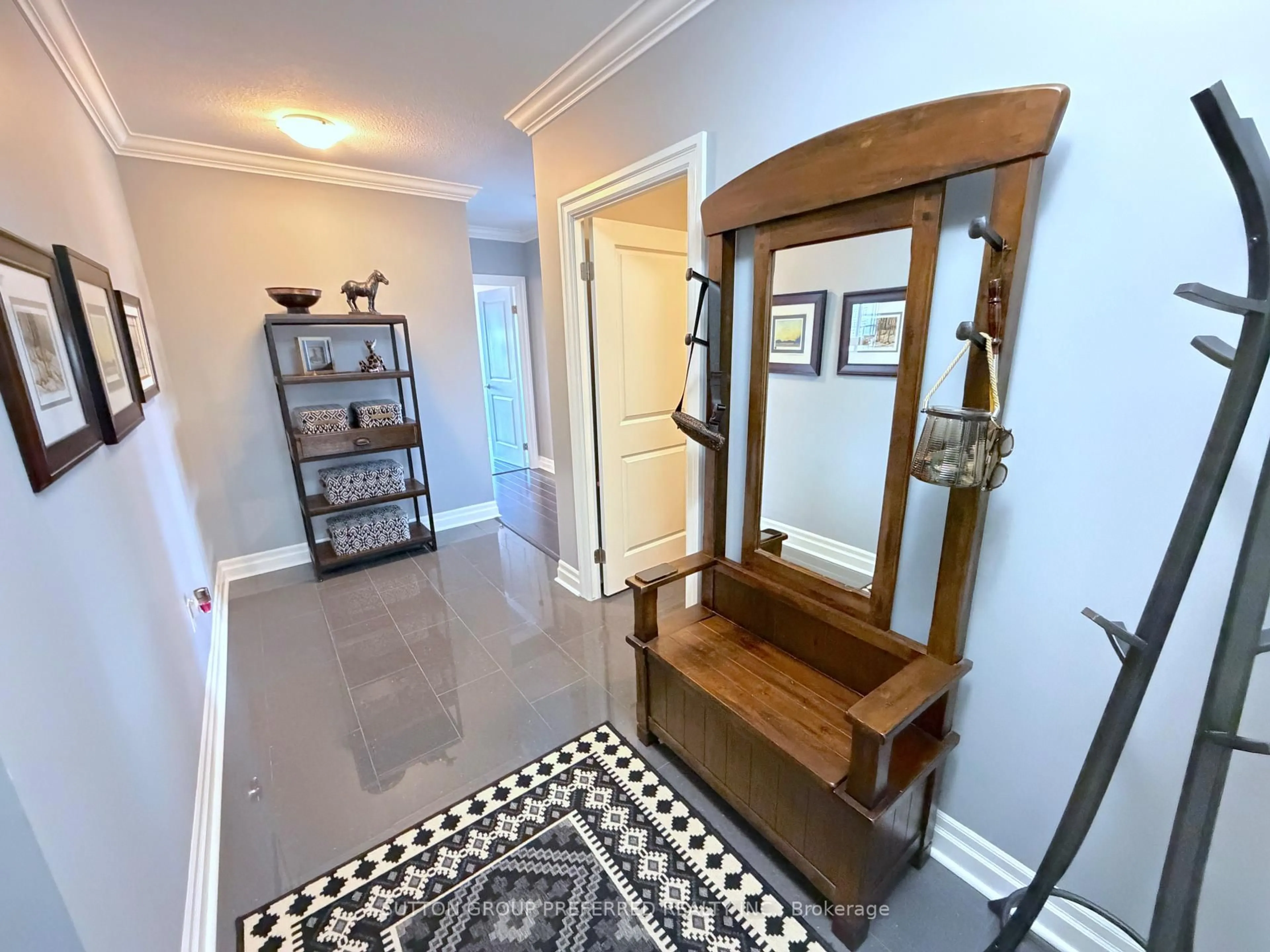 Indoor entryway for 260 Villagewalk Blvd #404, London North Ontario N6G 0W6