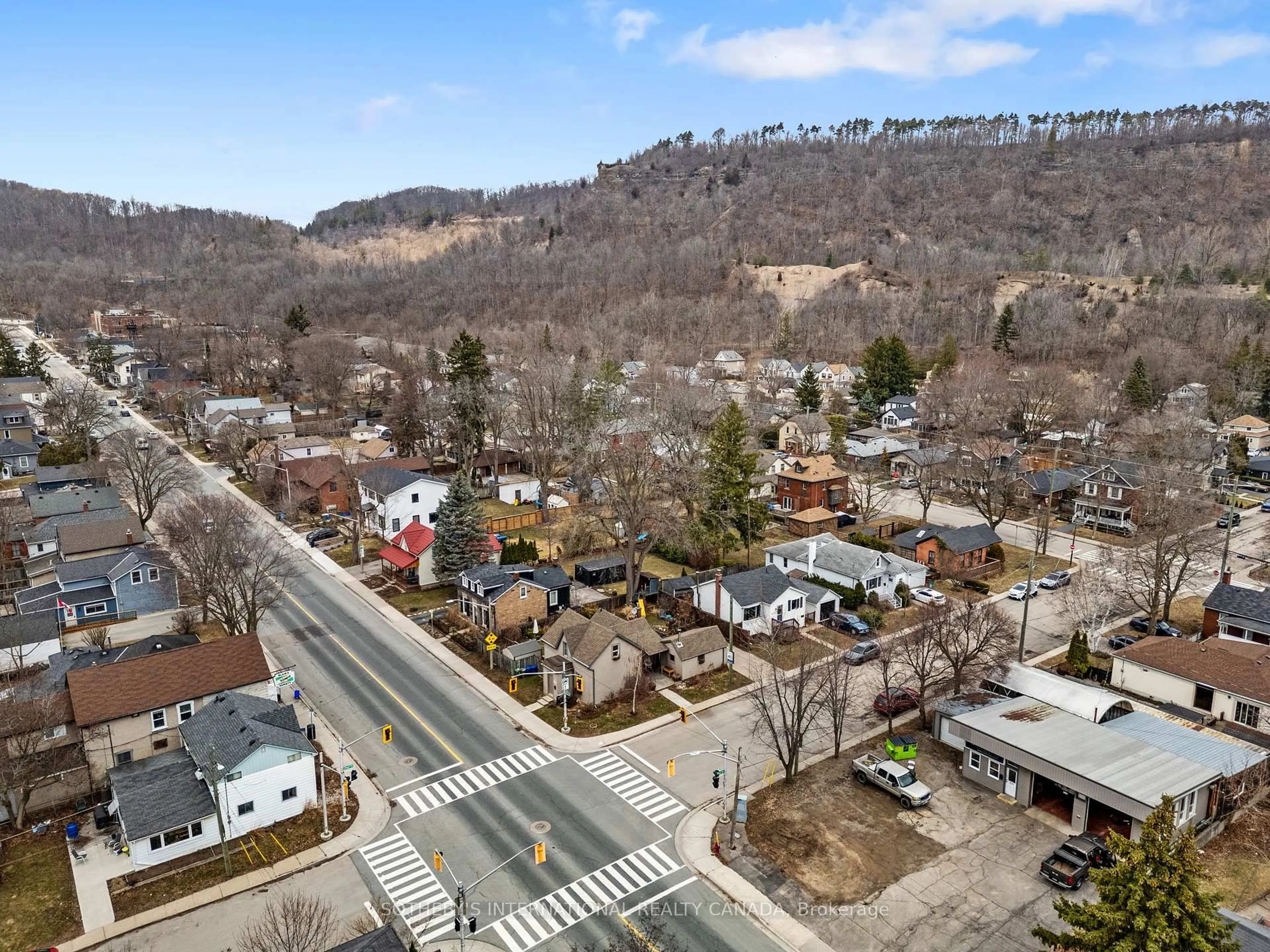 A pic from outside/outdoor area/front of a property/back of a property/a pic from drone, mountain view for 287 King St, Hamilton Ontario L9H 1W3