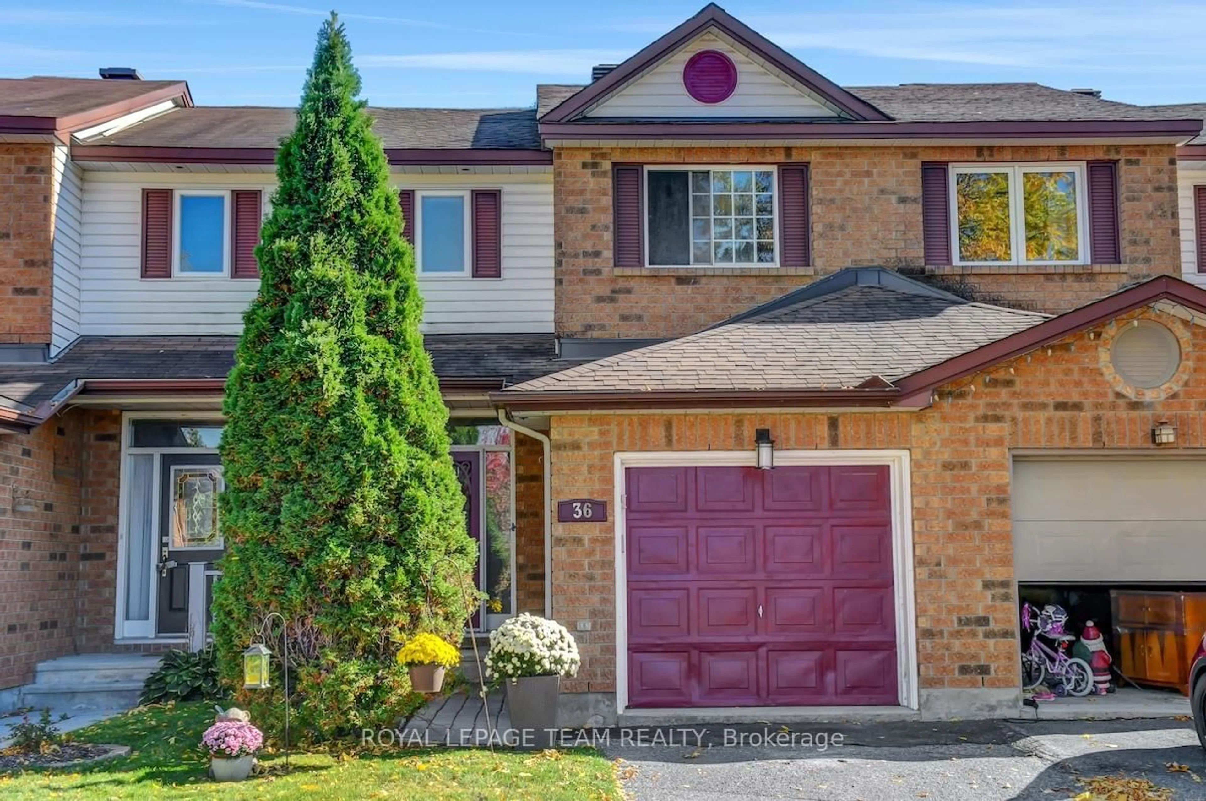 Home with brick exterior material, street for 36 Bridgestone Dr, Ottawa Ontario K2M 2N9