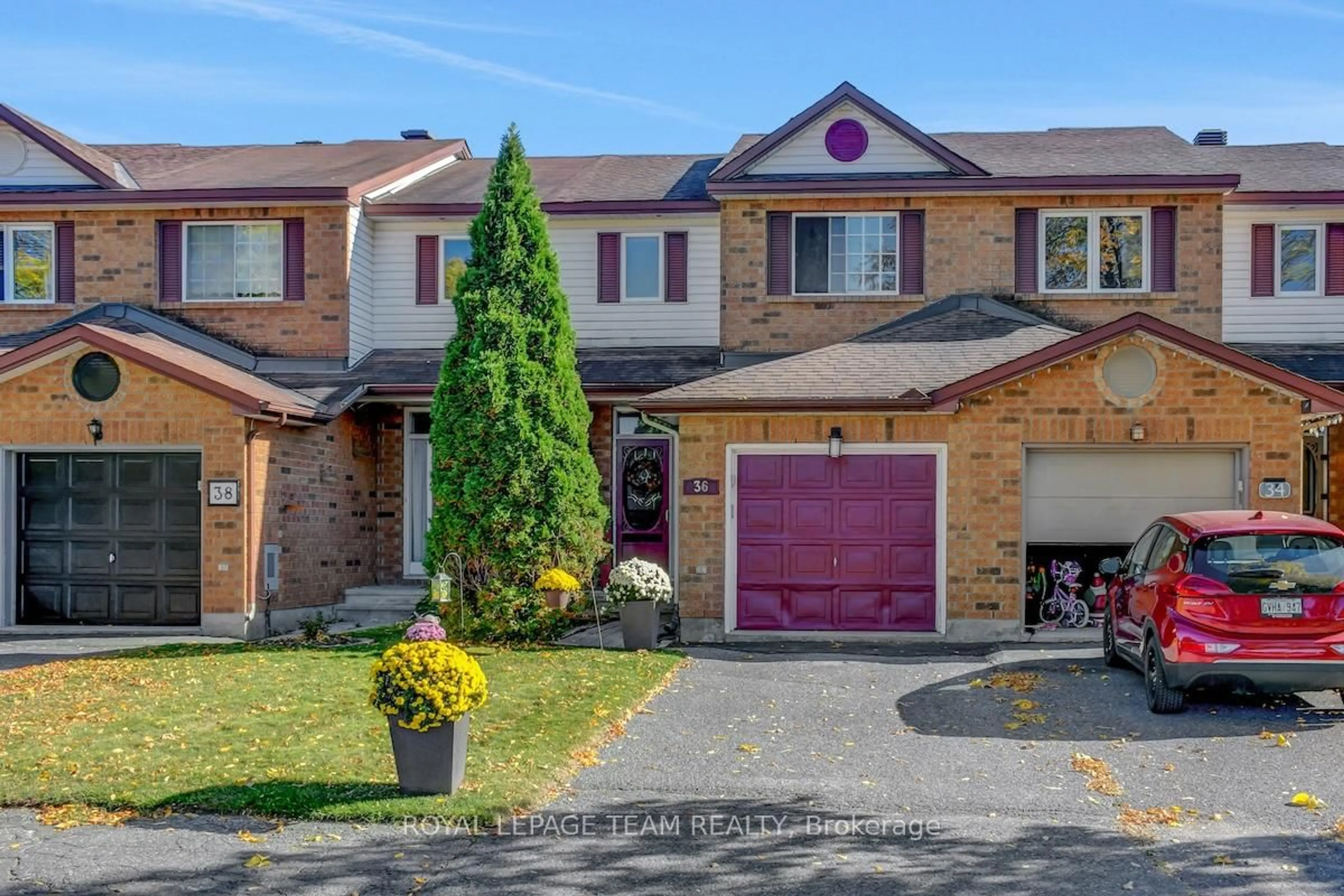 Home with brick exterior material, street for 36 Bridgestone Dr, Ottawa Ontario K2M 2N9