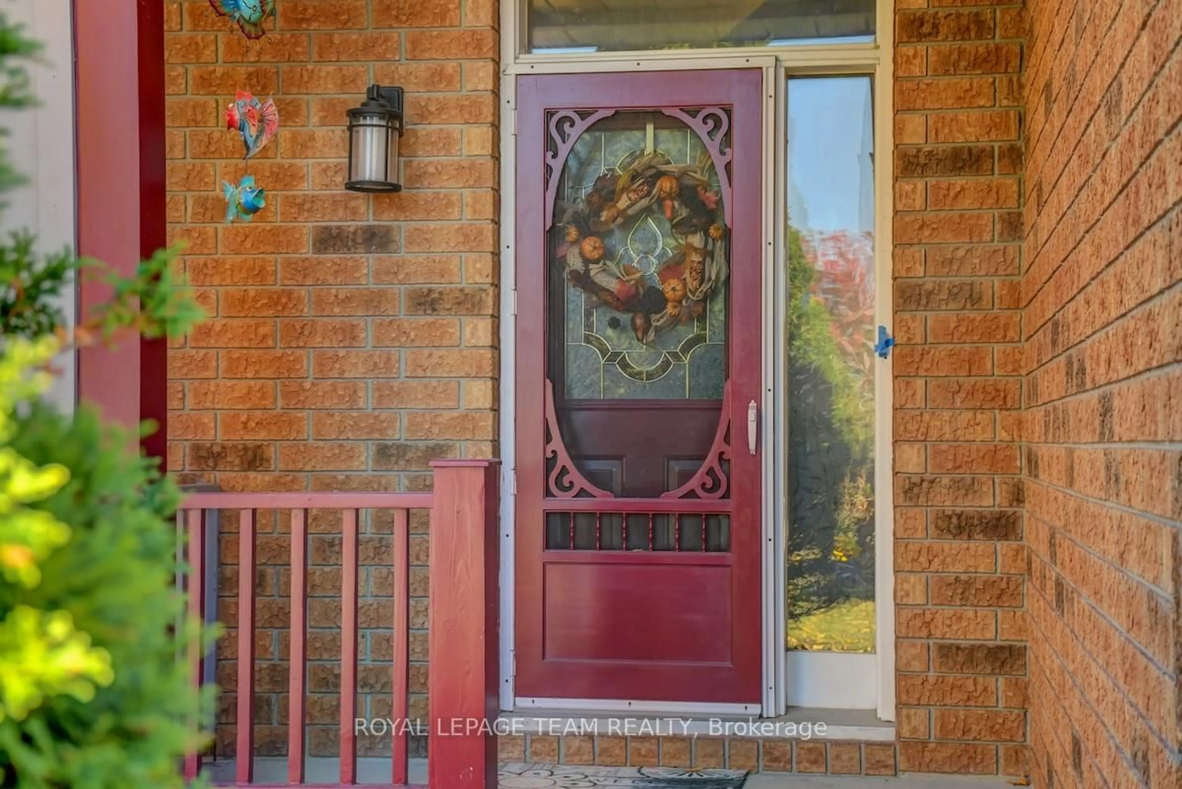 Indoor entryway for 36 Bridgestone Dr, Ottawa Ontario K2M 2N9