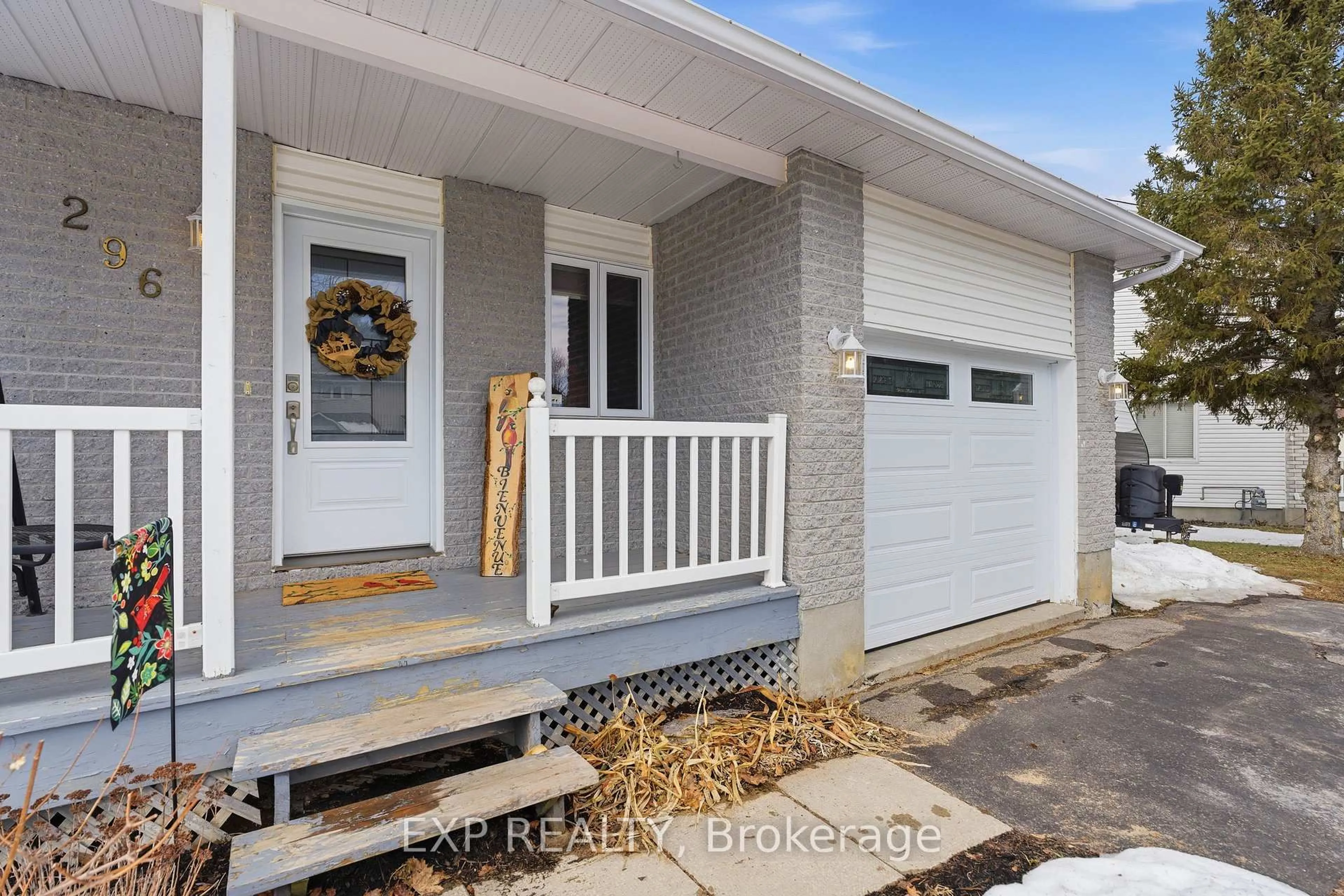 Indoor entryway for 296 BONAVISTA St, Clarence-Rockland Ontario K4K 1N8