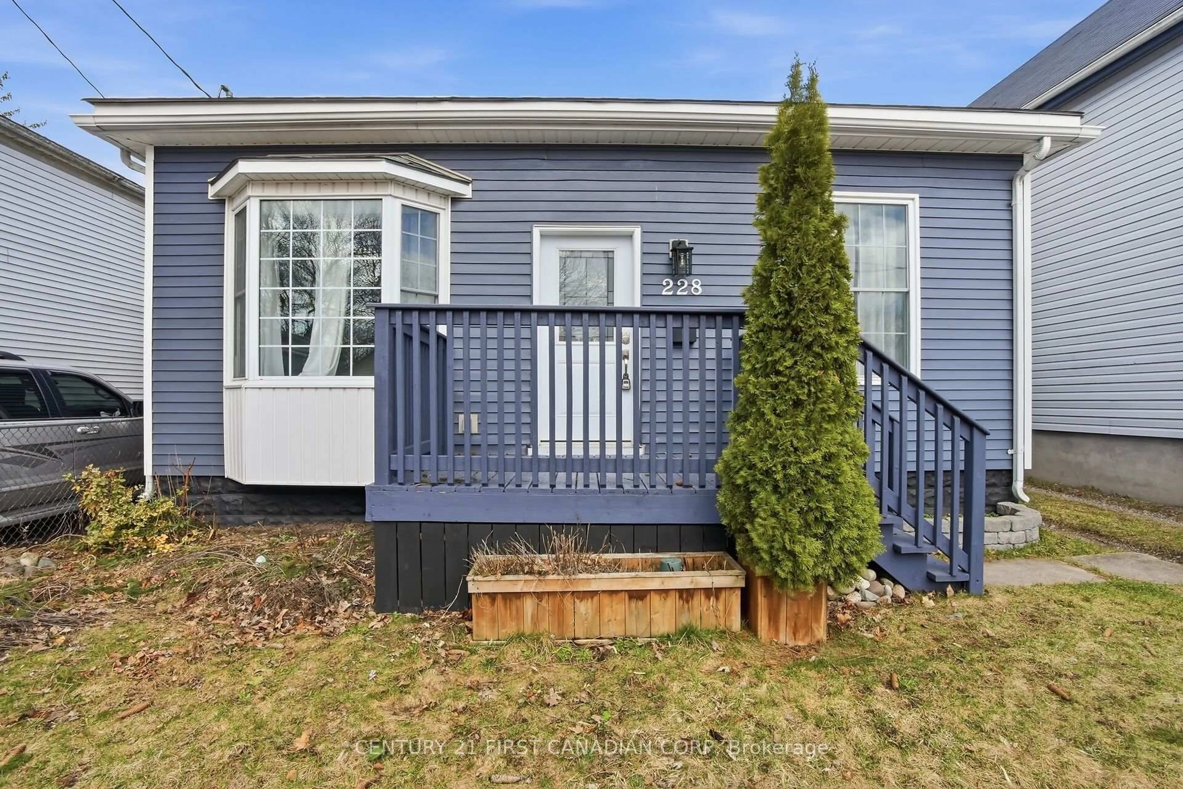 Home with vinyl exterior material, street for 228 South St, London East Ontario N6B 1B4