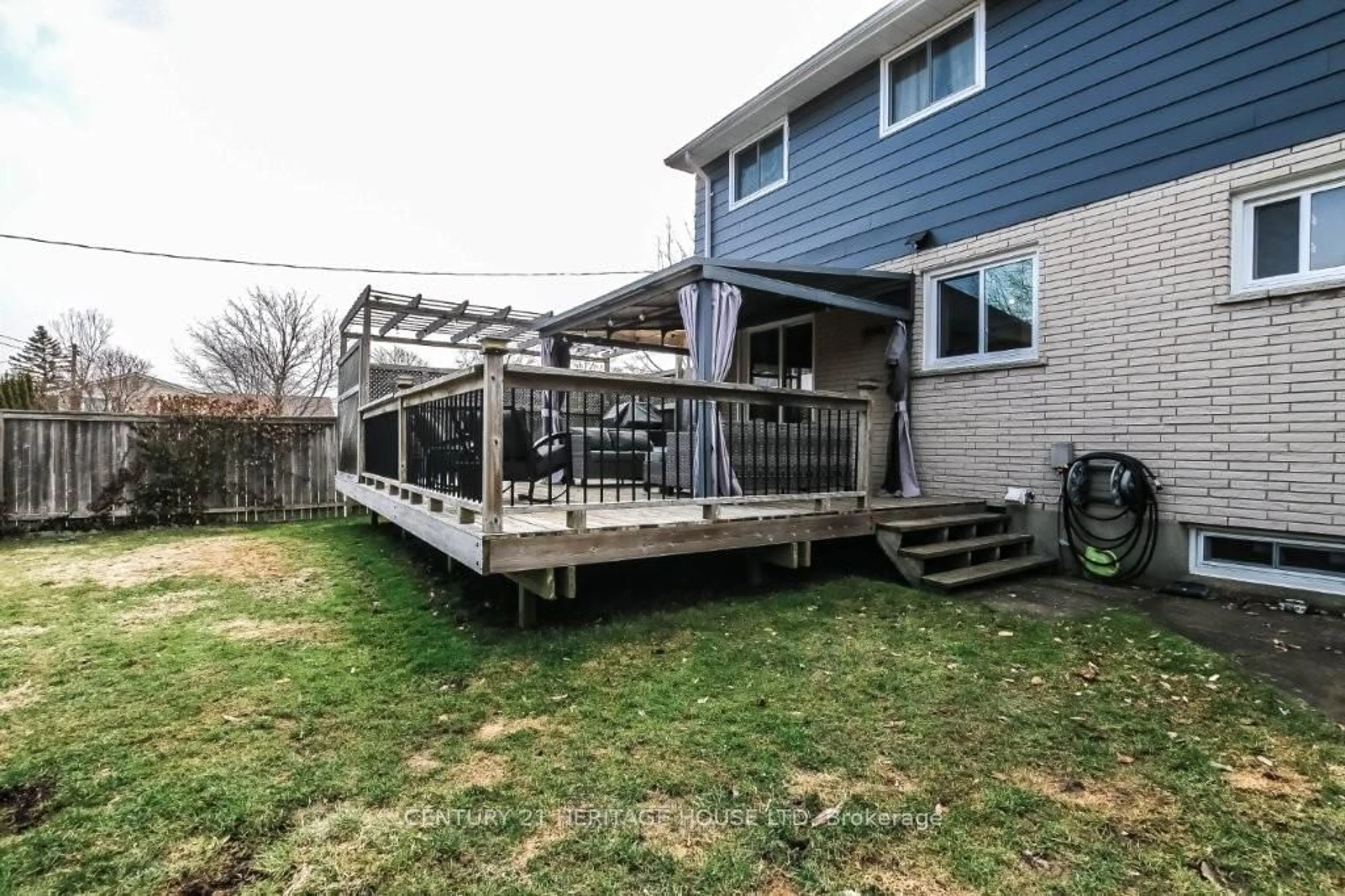 Patio, unknown for 1 Massey Dr, St. Thomas Ontario N5R 5M6