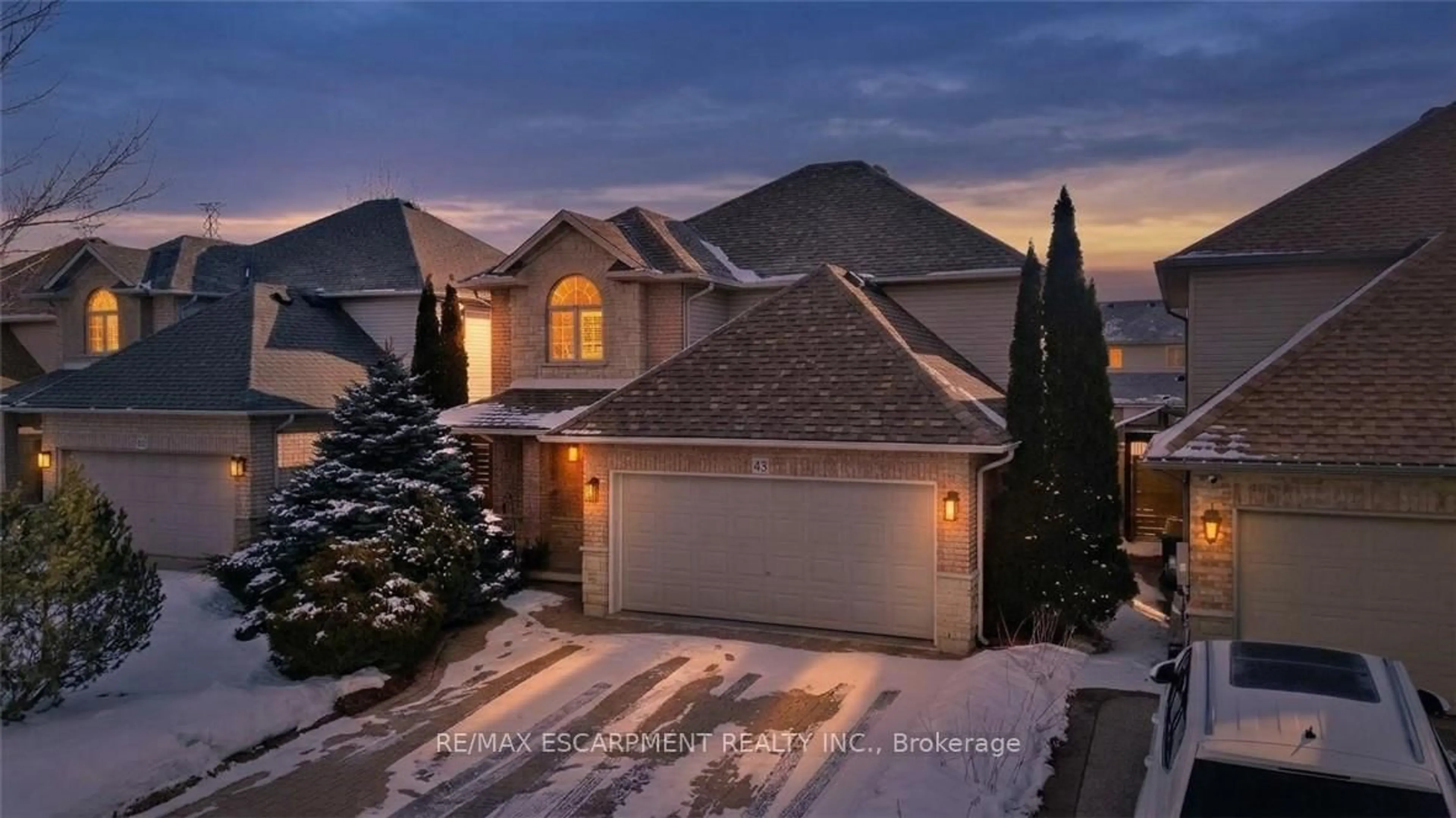 A pic from outside/outdoor area/front of a property/back of a property/a pic from drone, street for 42 Archer Way, Hamilton Ontario L0R 1W0