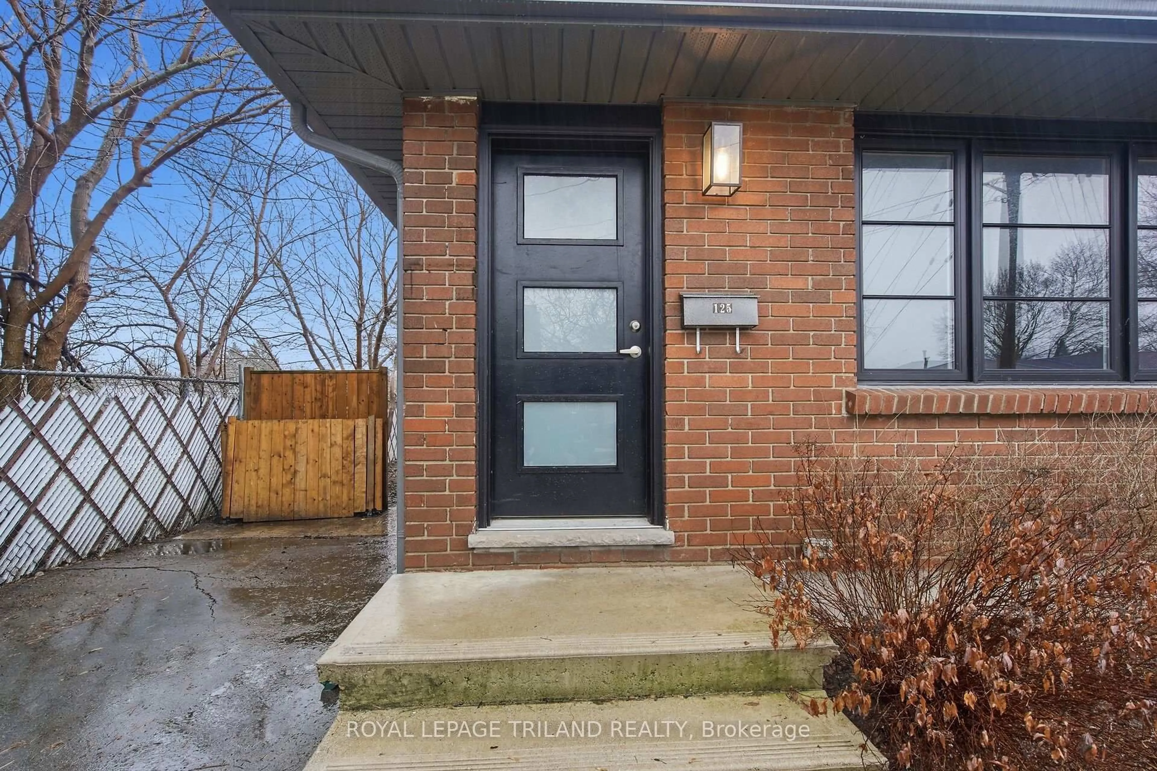 Home with brick exterior material, street for 125 Connaught Ave, London East Ontario N5Y 3A5
