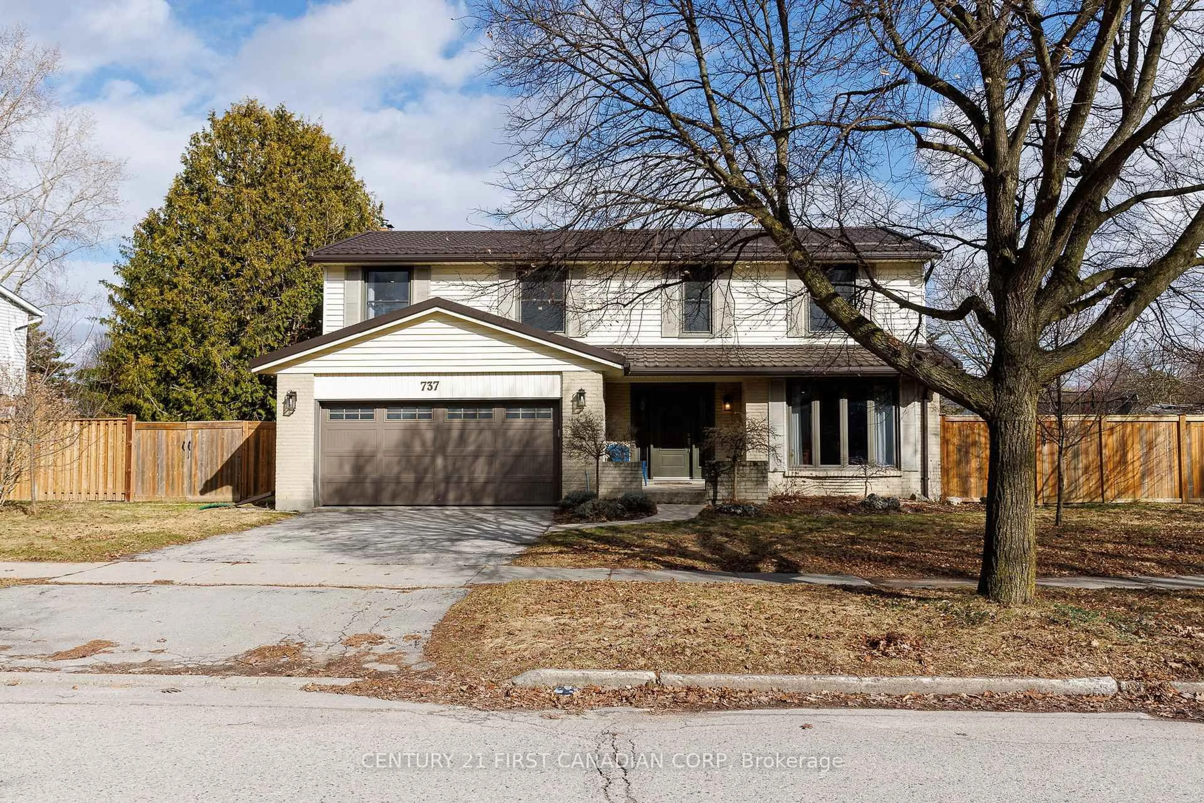 Home with vinyl exterior material, street for 737 Village Green Ave, London South Ontario N6K 1H3