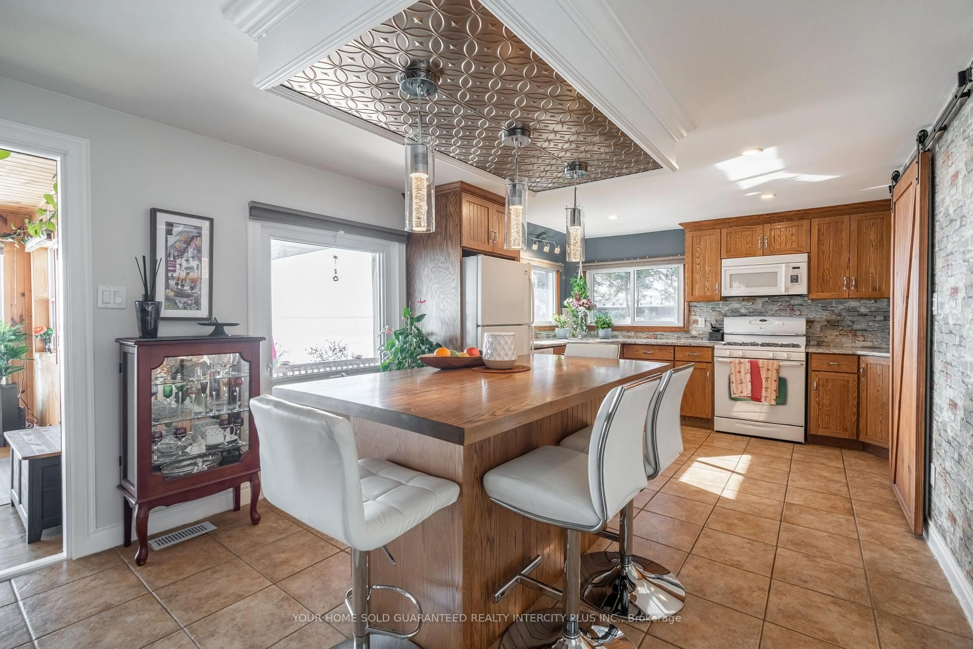 Open concept kitchen, ceramic/tile floor for 17 Bee St, Norfolk Ontario N0E 1P0