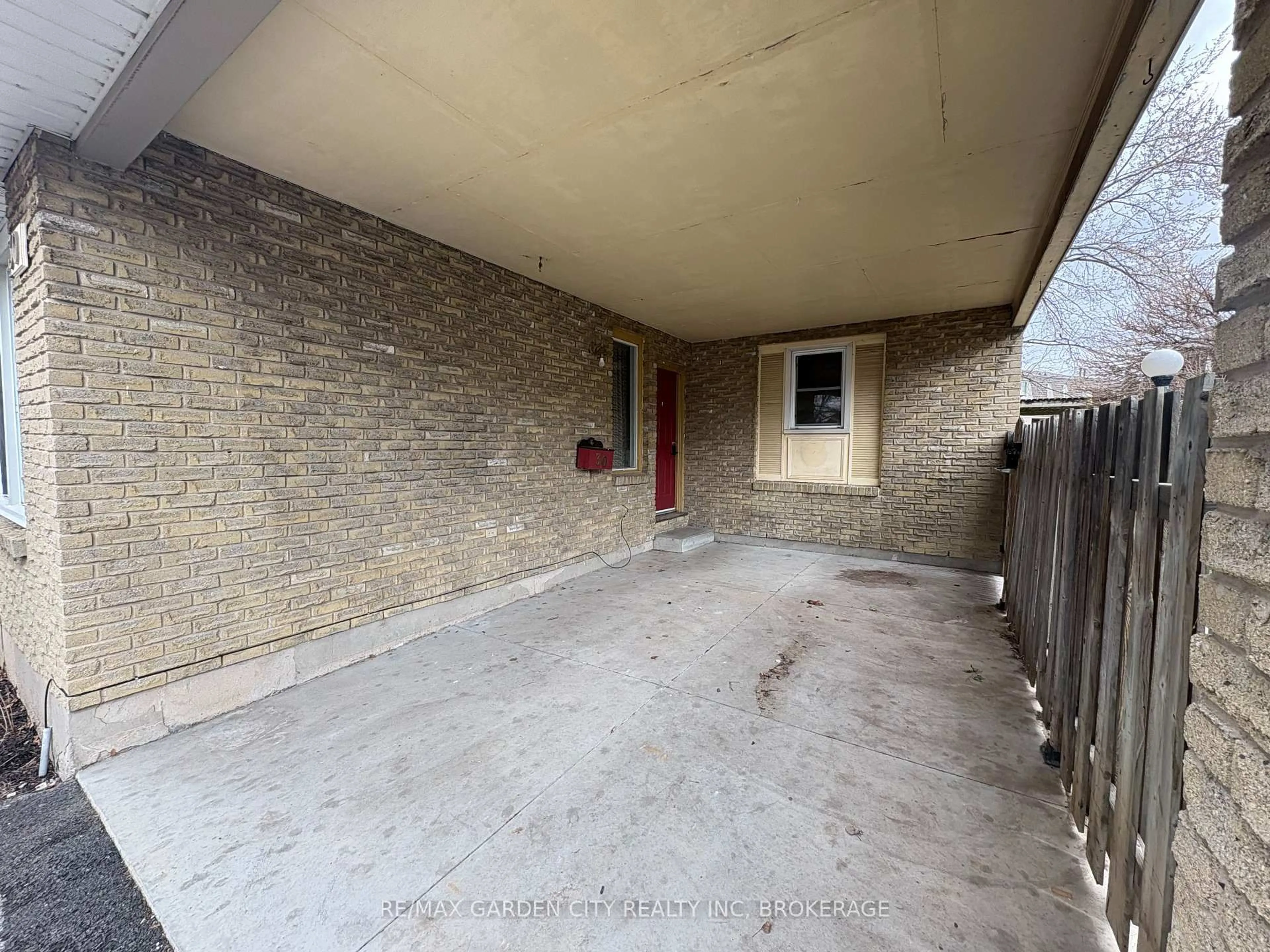 Unknown for 30 DEBORAH Crt, St. Catharines Ontario L2P 3R6