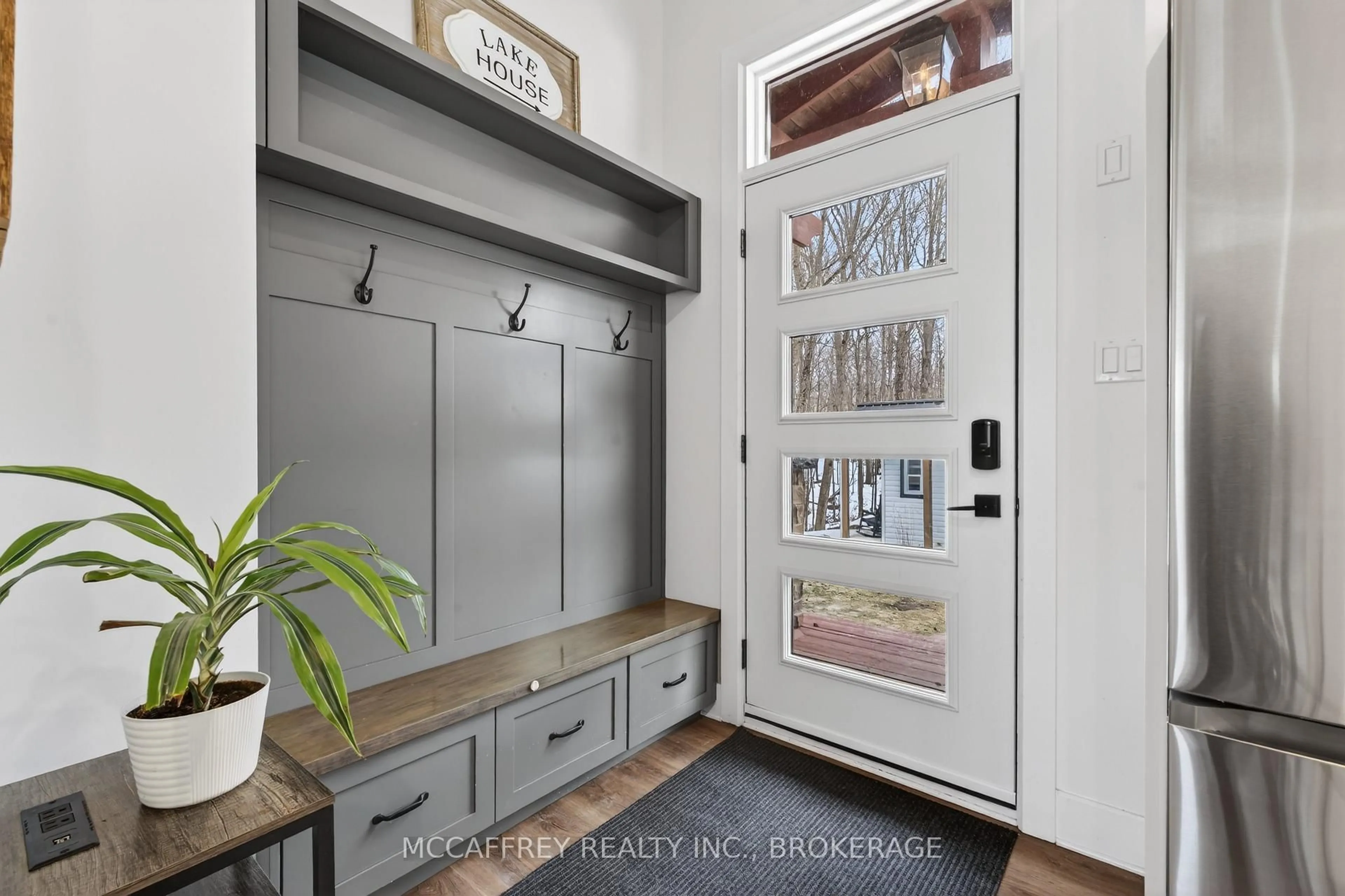 Indoor entryway for 1140 Phillips Lane, Parham Ontario K0H 2K0