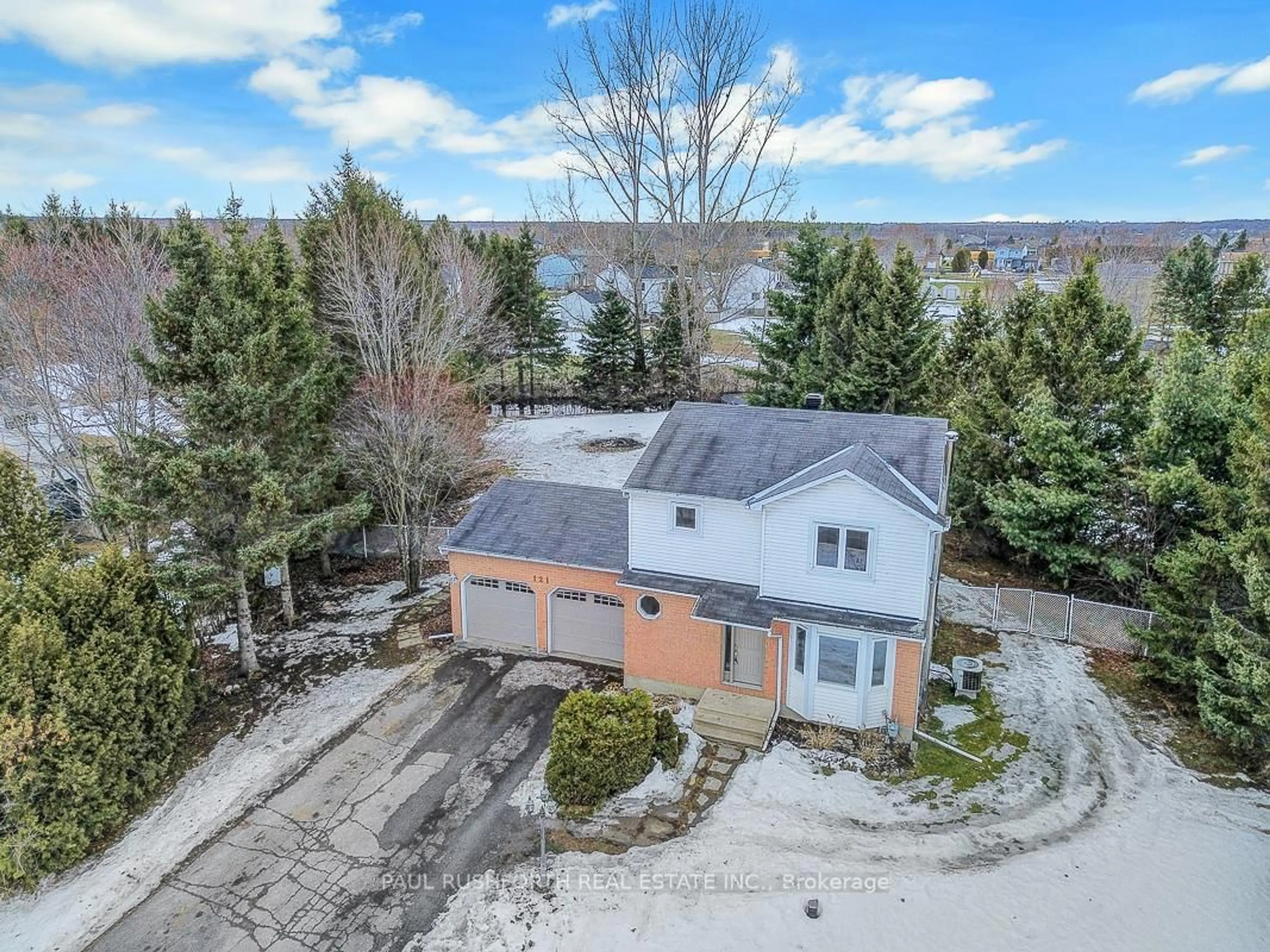 A pic from outside/outdoor area/front of a property/back of a property/a pic from drone, water/lake/river/ocean view for 121 Porcupine Tr, Ottawa Ontario K0A 1T0