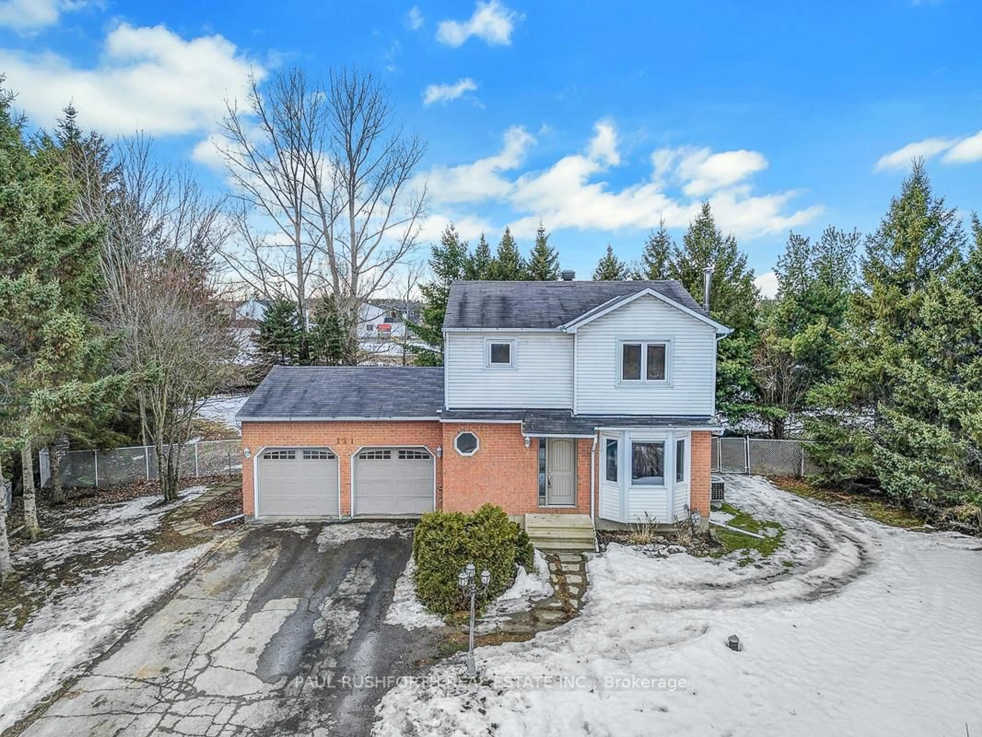 A pic from outside/outdoor area/front of a property/back of a property/a pic from drone, street for 121 Porcupine Tr, Ottawa Ontario K0A 1T0