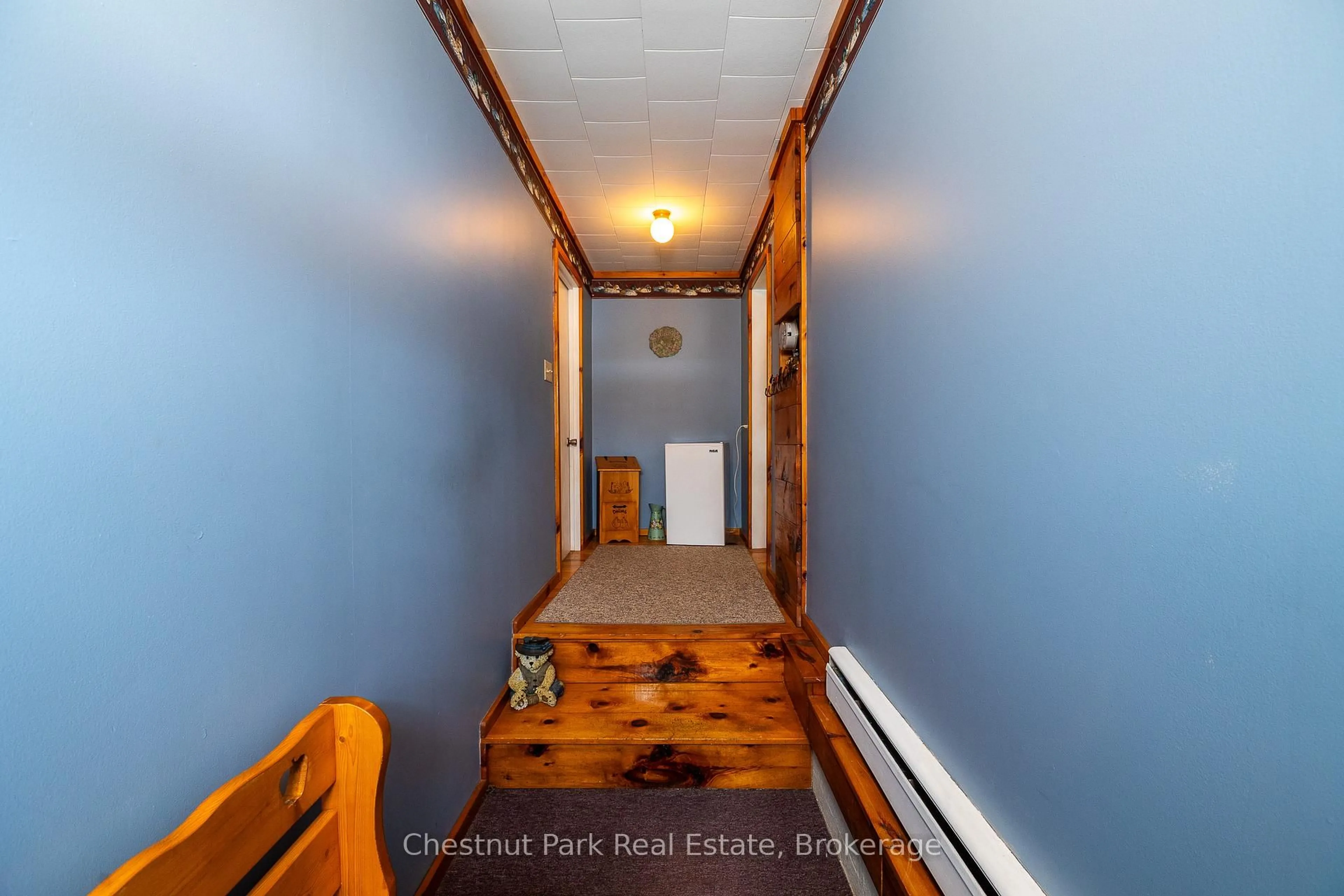 Indoor entryway for 187 Warner Bay Rd, Northern Bruce Peninsula Ontario N0H 2R0