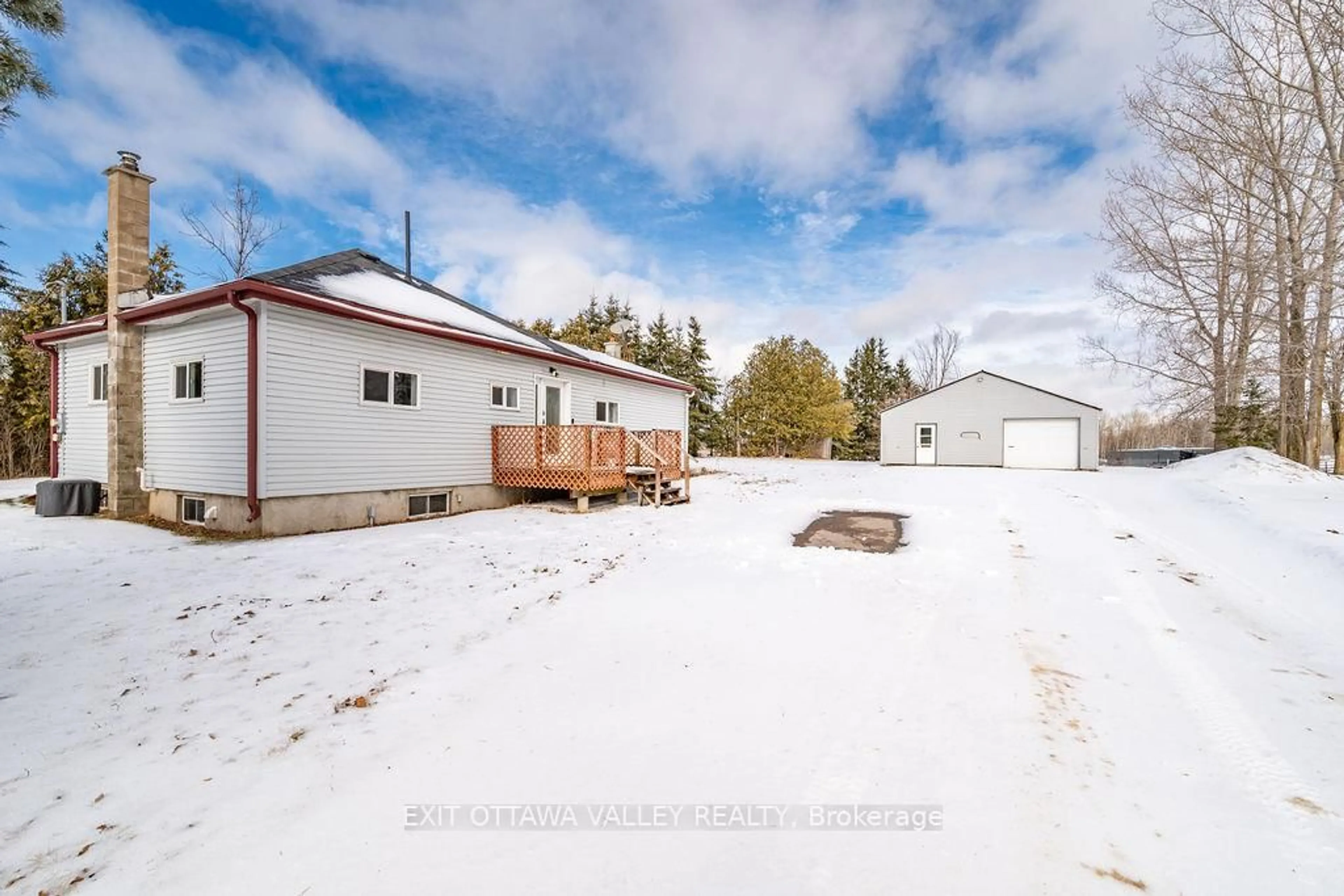 A pic from outside/outdoor area/front of a property/back of a property/a pic from drone, unknown for 18 Dandelion Dr, Haley Station Ontario K0J 1Y0
