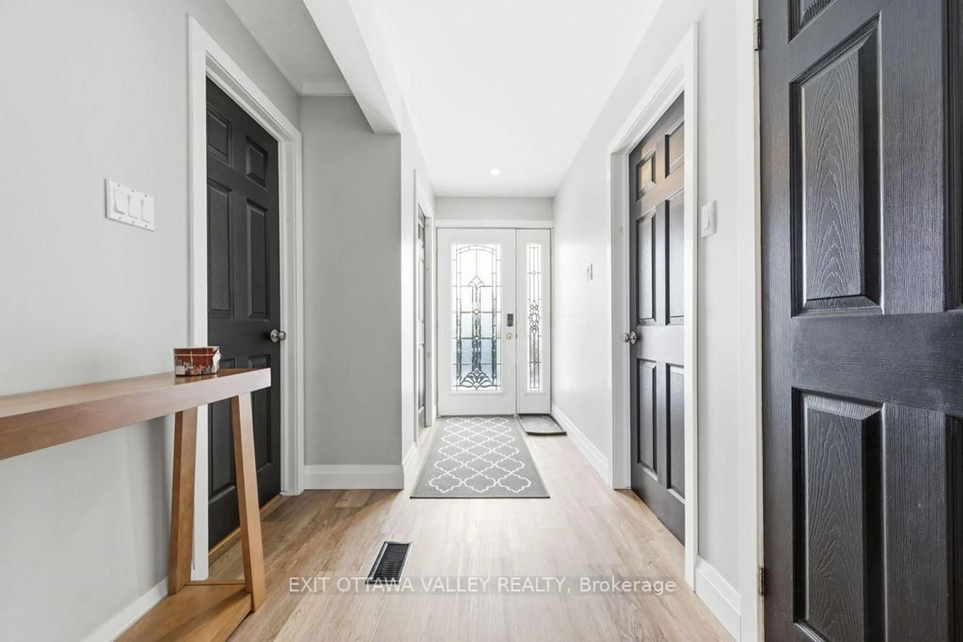 Indoor entryway for 18 Dandelion Dr, Haley Station Ontario K0J 1Y0