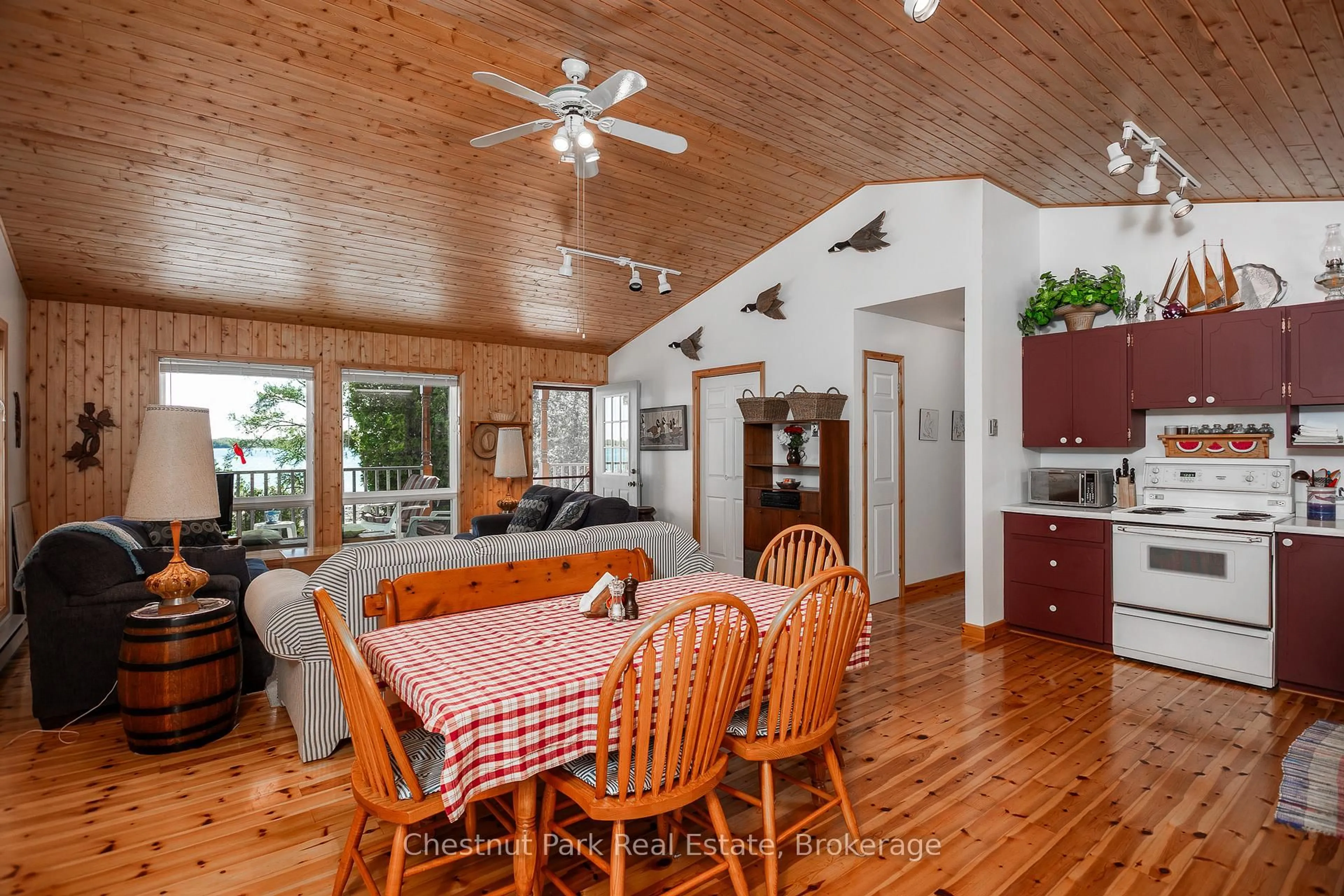 Dining room, wood/laminate floor for 11 Eagle Rd, Northern Bruce Peninsula Ontario N0H 2R0