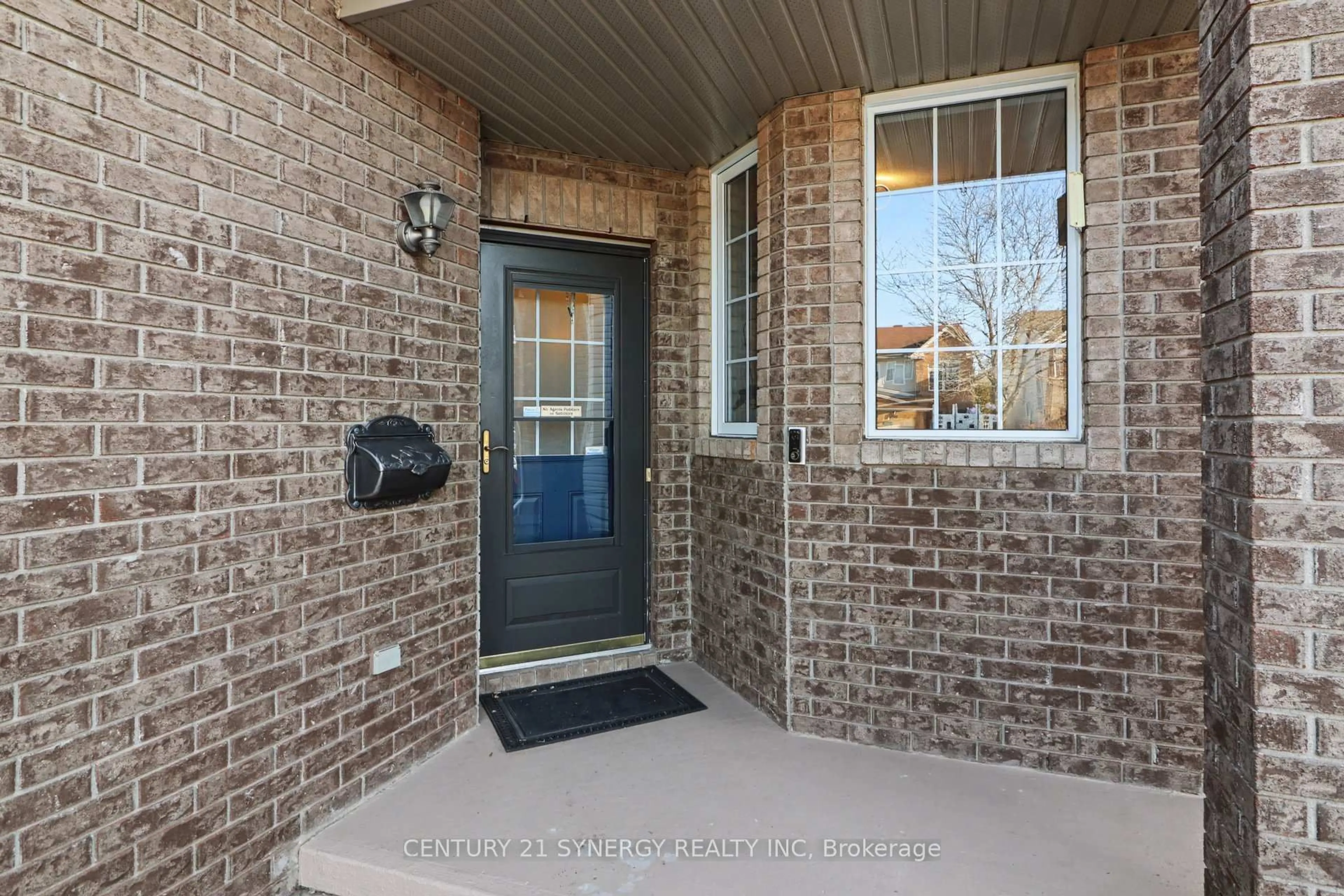 Indoor entryway for 129 Ludlowe St, Ottawa Ontario K4A 5C2