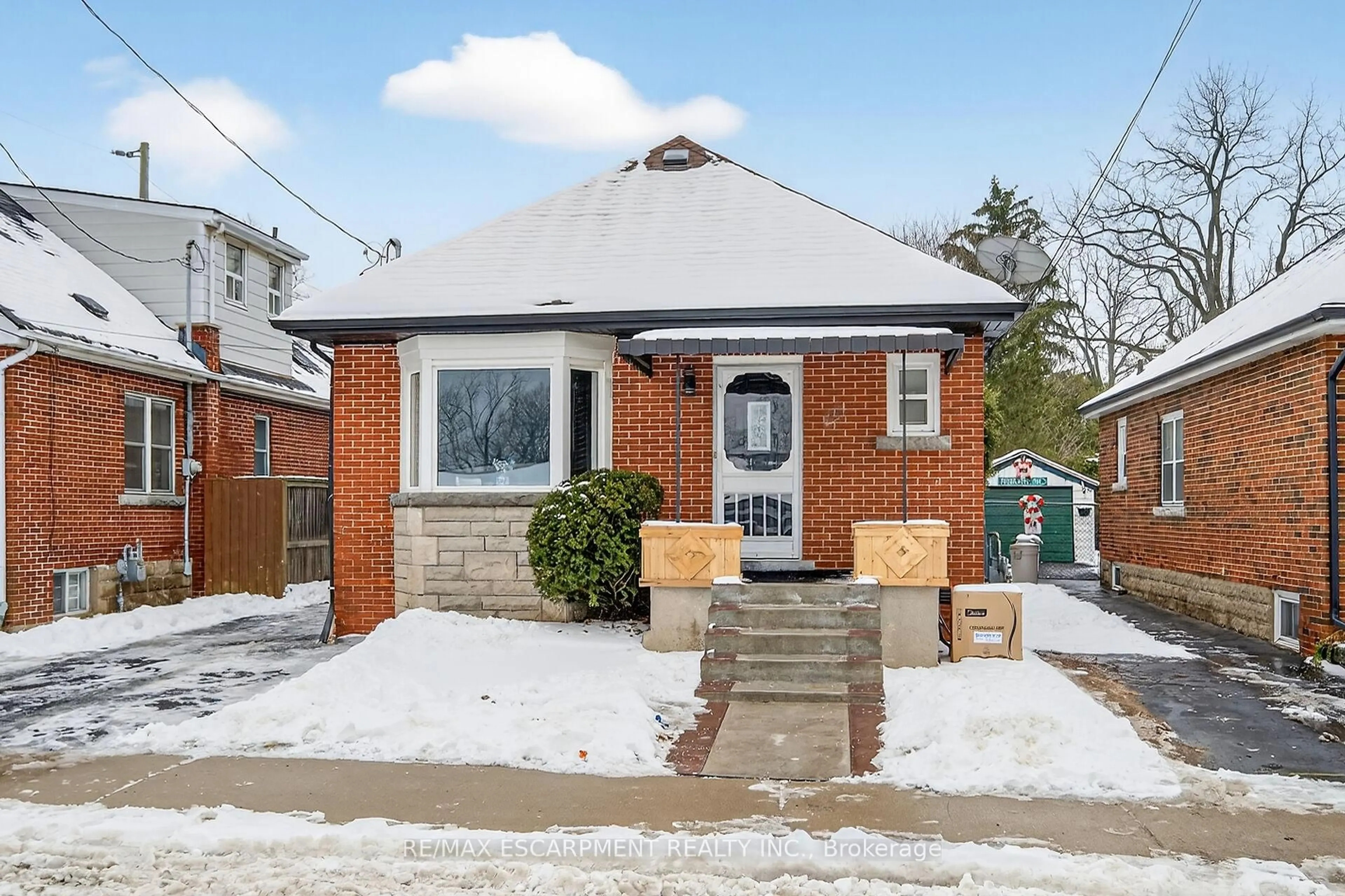Home with brick exterior material, street for 150 BRUCEDALE Ave, Hamilton Ontario L9A 1N6