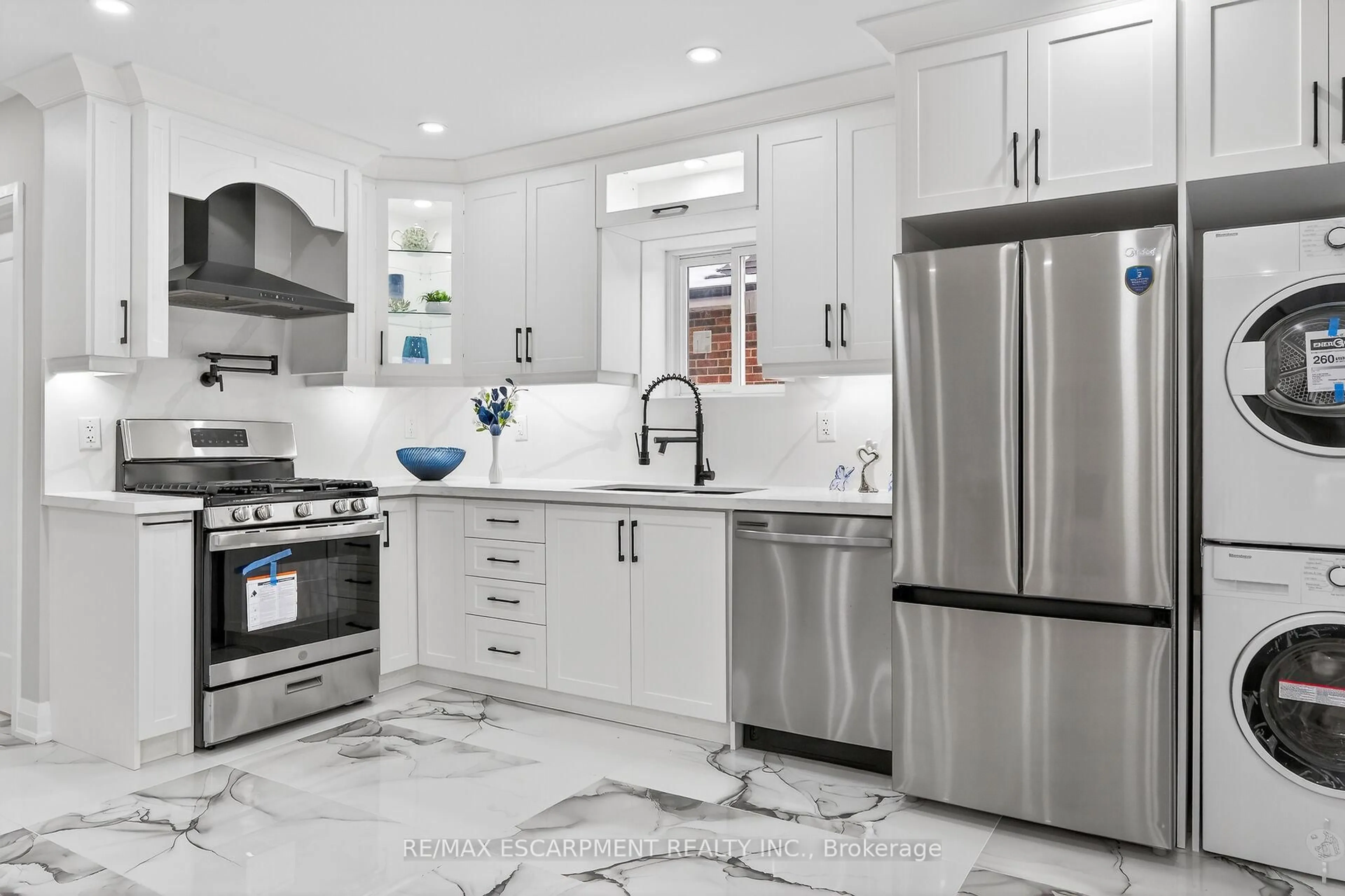 Contemporary kitchen, ceramic/tile floor for 150 BRUCEDALE Ave, Hamilton Ontario L9A 1N6