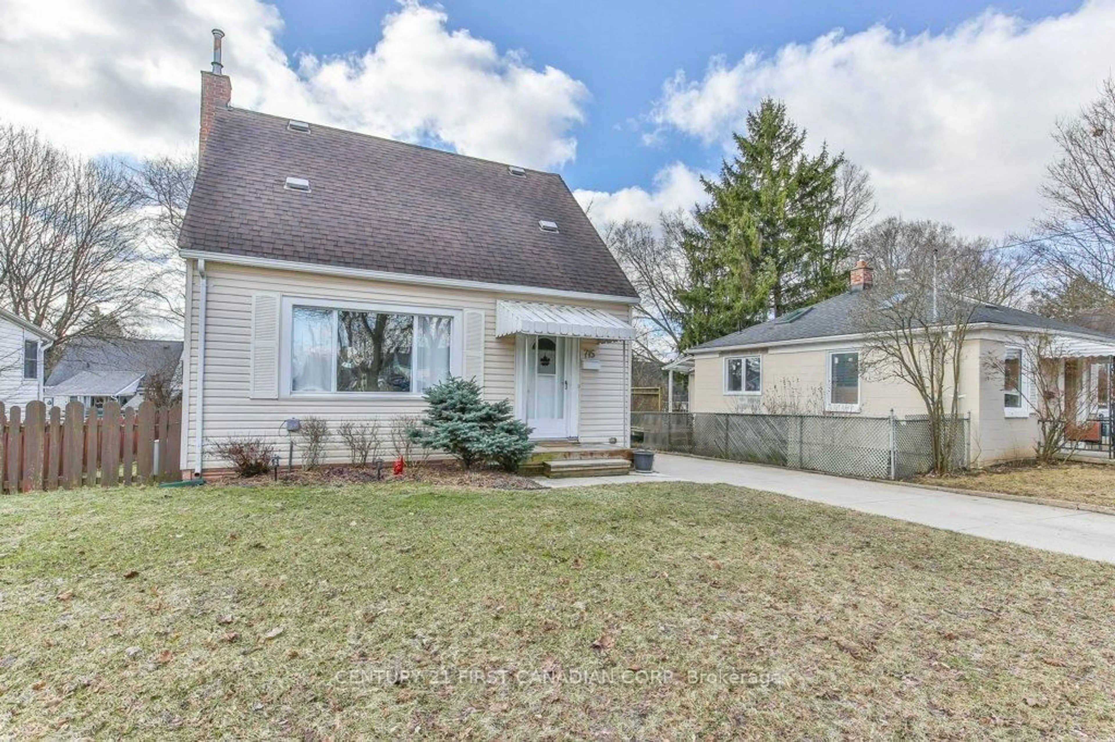 Unknown for 715 Grosvenor St, London East Ontario N5Y 3T7