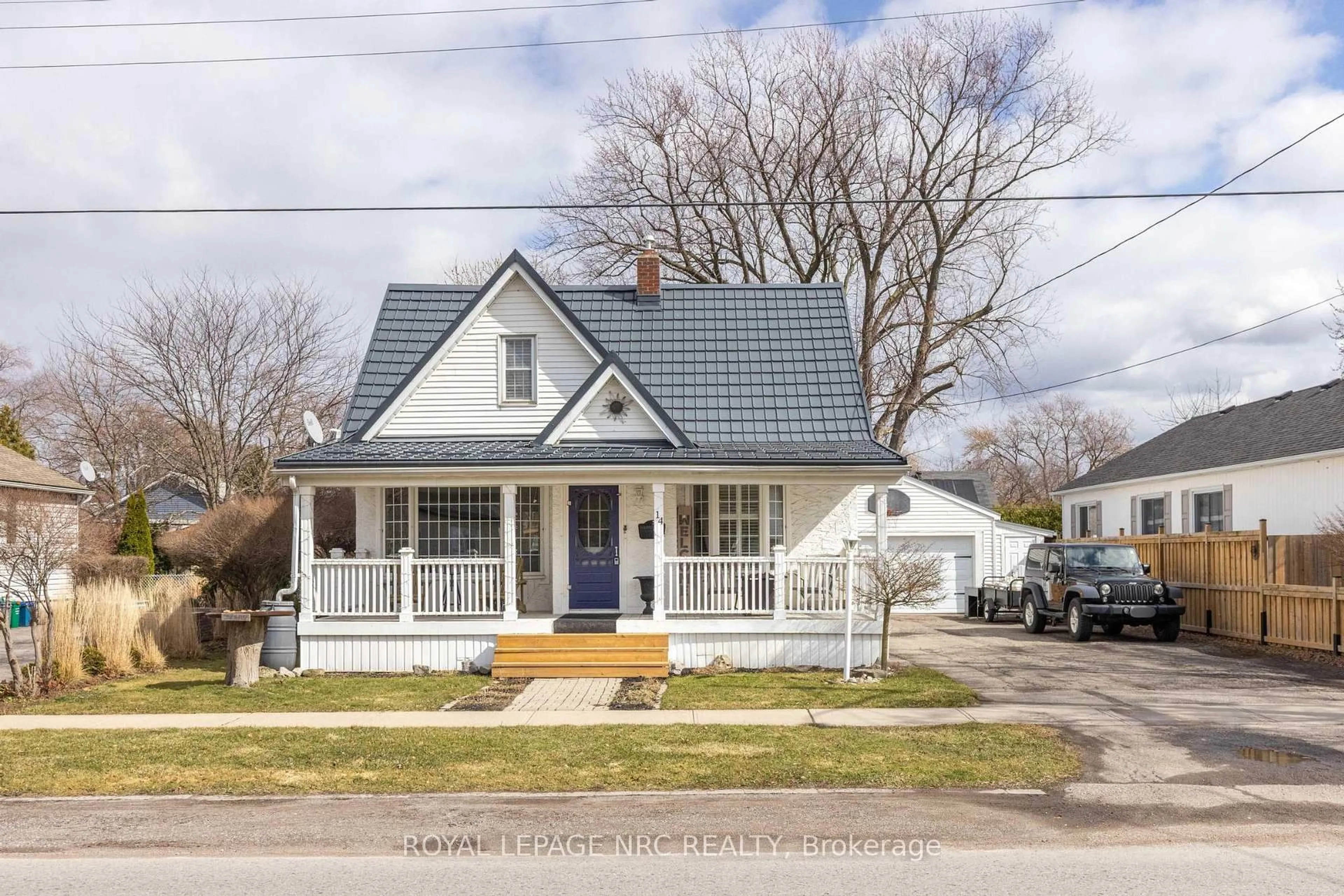 Home with vinyl exterior material, street for 14 Duncan Dr, St. Catharines Ontario L2N 3N9