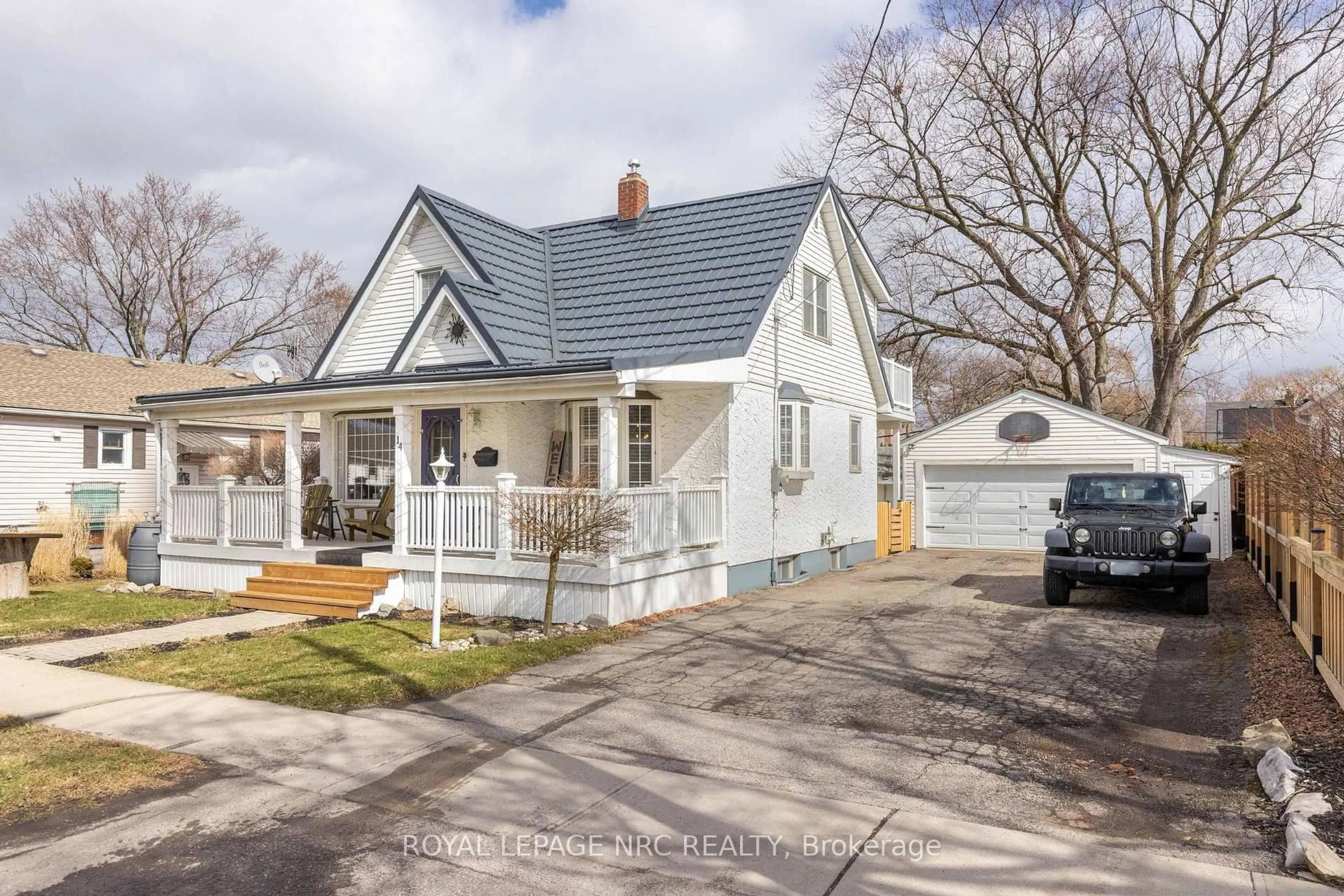 Home with vinyl exterior material, street for 14 Duncan Dr, St. Catharines Ontario L2N 3N9