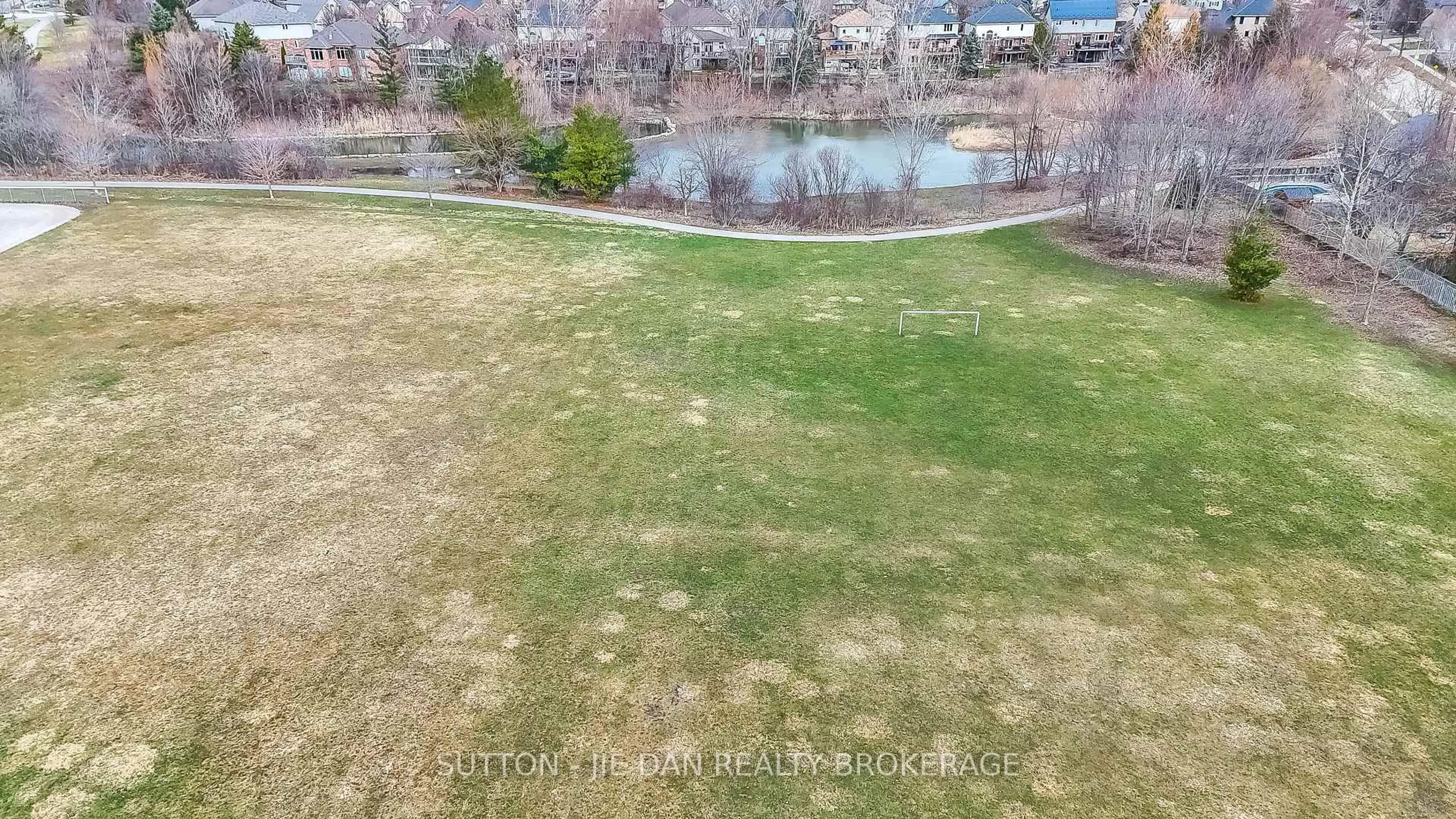 A pic from outside/outdoor area/front of a property/back of a property/a pic from drone, water/lake/river/ocean view for 33 Repton Ave, London North Ontario N5X 3G3