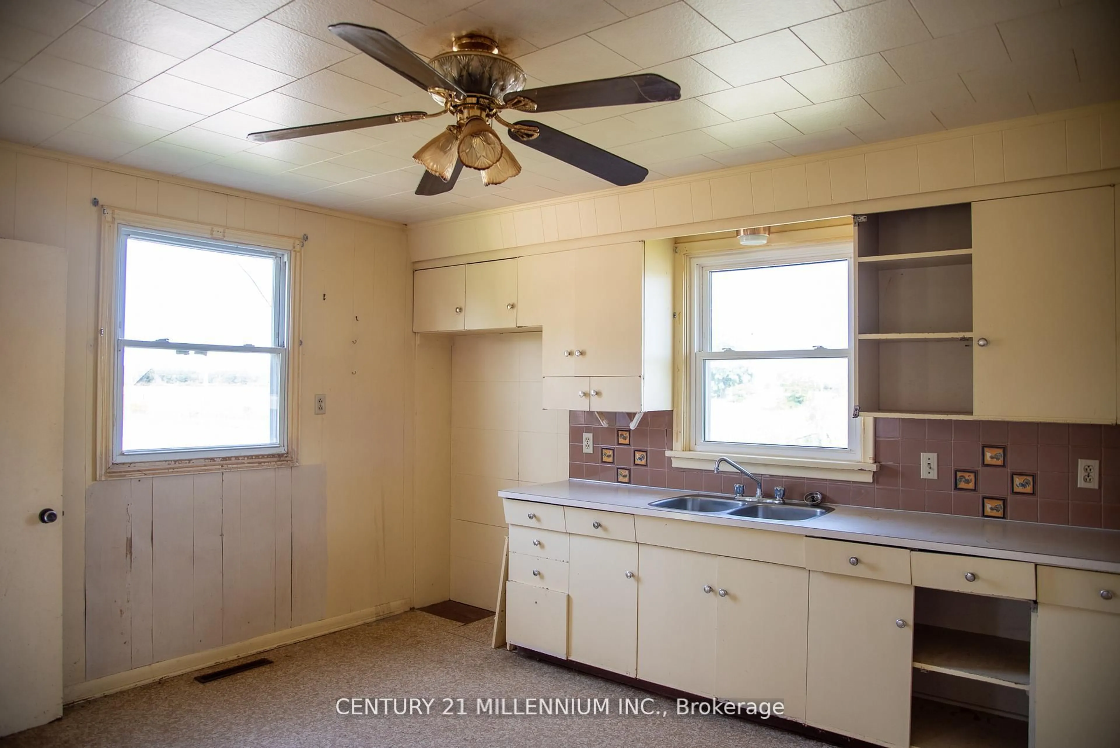 Standard kitchen, ceramic/tile floor for 1917 Hansler Rd, Thorold Ontario L2V 5J5