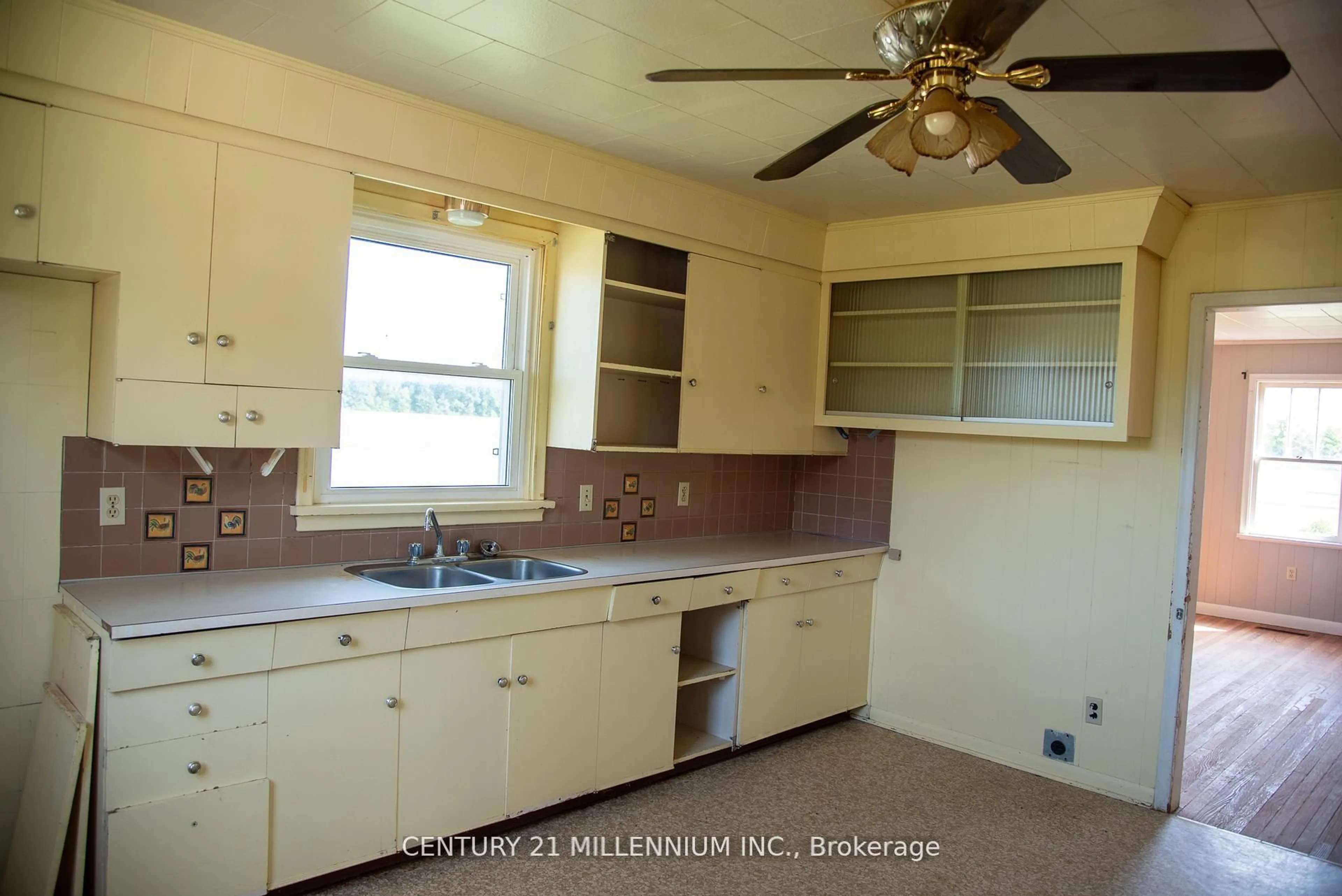 Standard kitchen, unknown for 1917 Hansler Rd, Thorold Ontario L2V 5J5