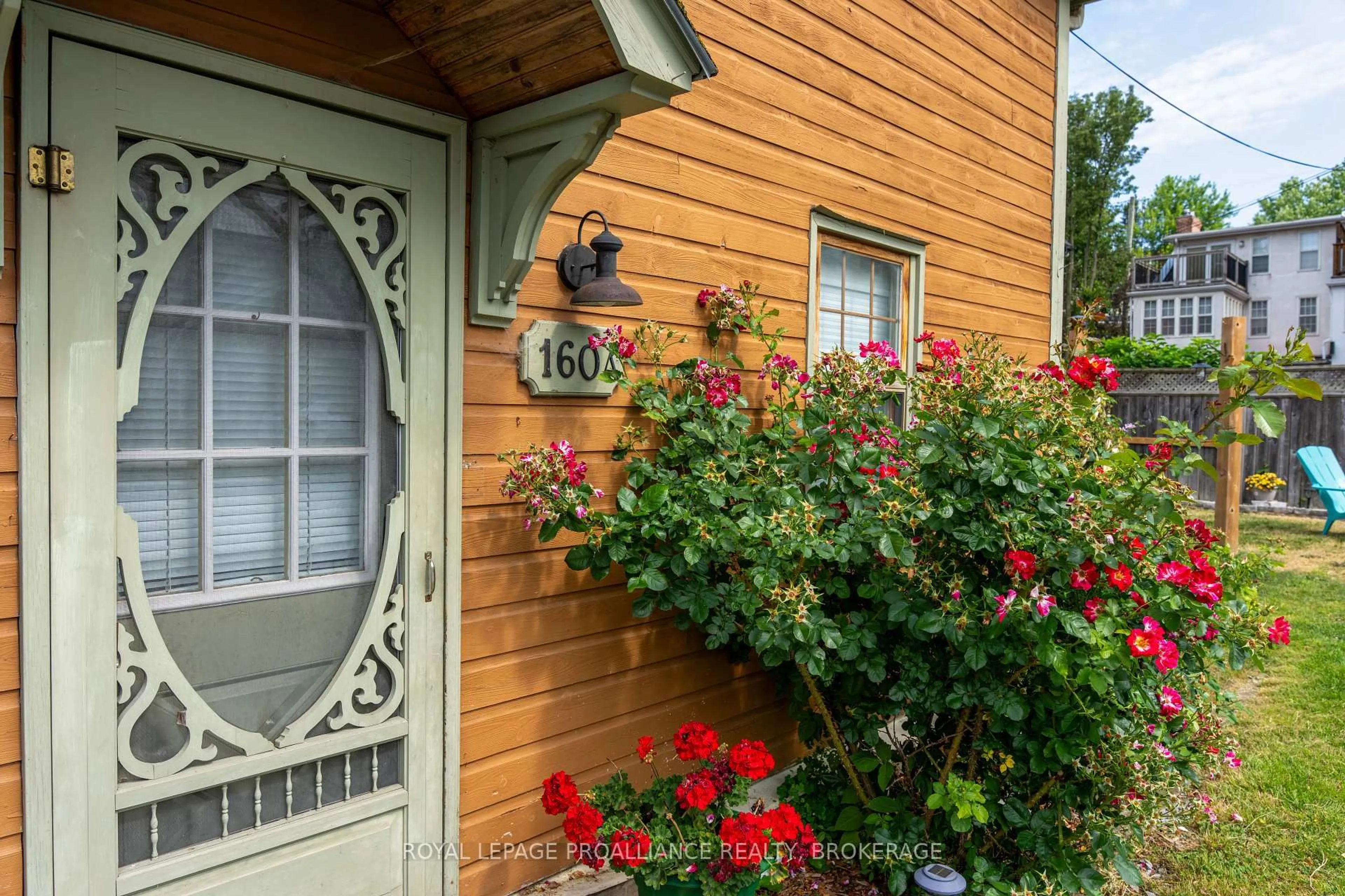 Indoor entryway for 160A Bagot St, Kingston Ontario K7L 3E8