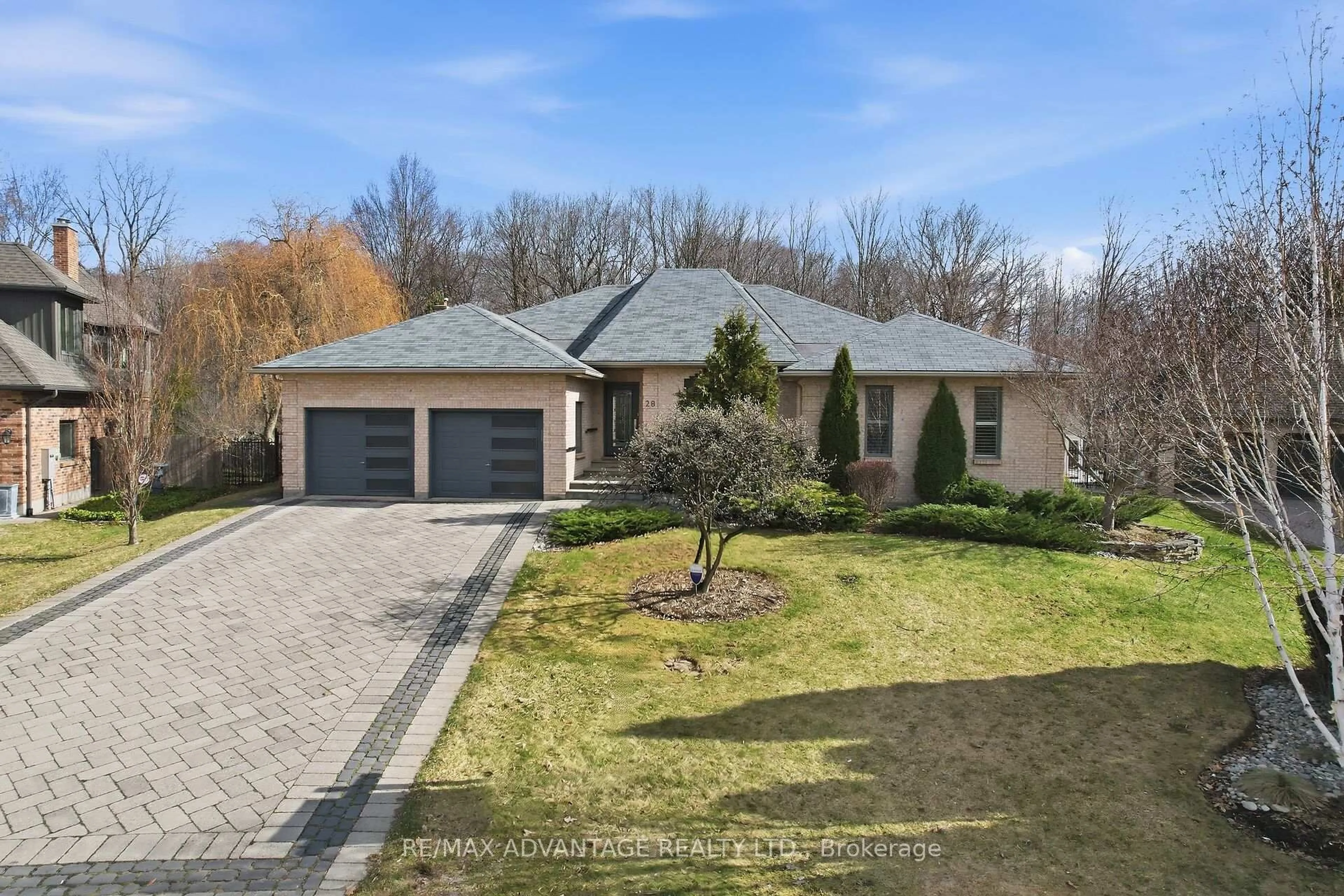 A pic from outside/outdoor area/front of a property/back of a property/a pic from drone, street for 28 Wynfield Lane, Middlesex Centre Ontario N6H 5L2
