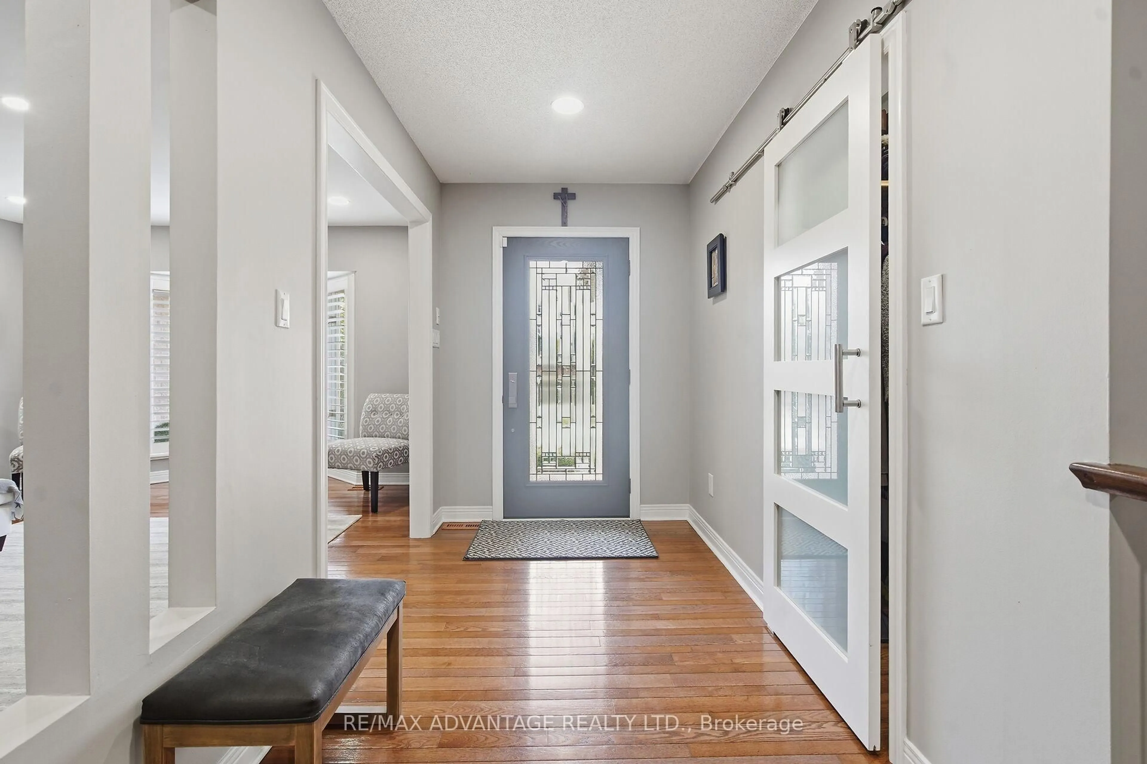 Indoor entryway for 28 Wynfield Lane, Middlesex Centre Ontario N6H 5L2