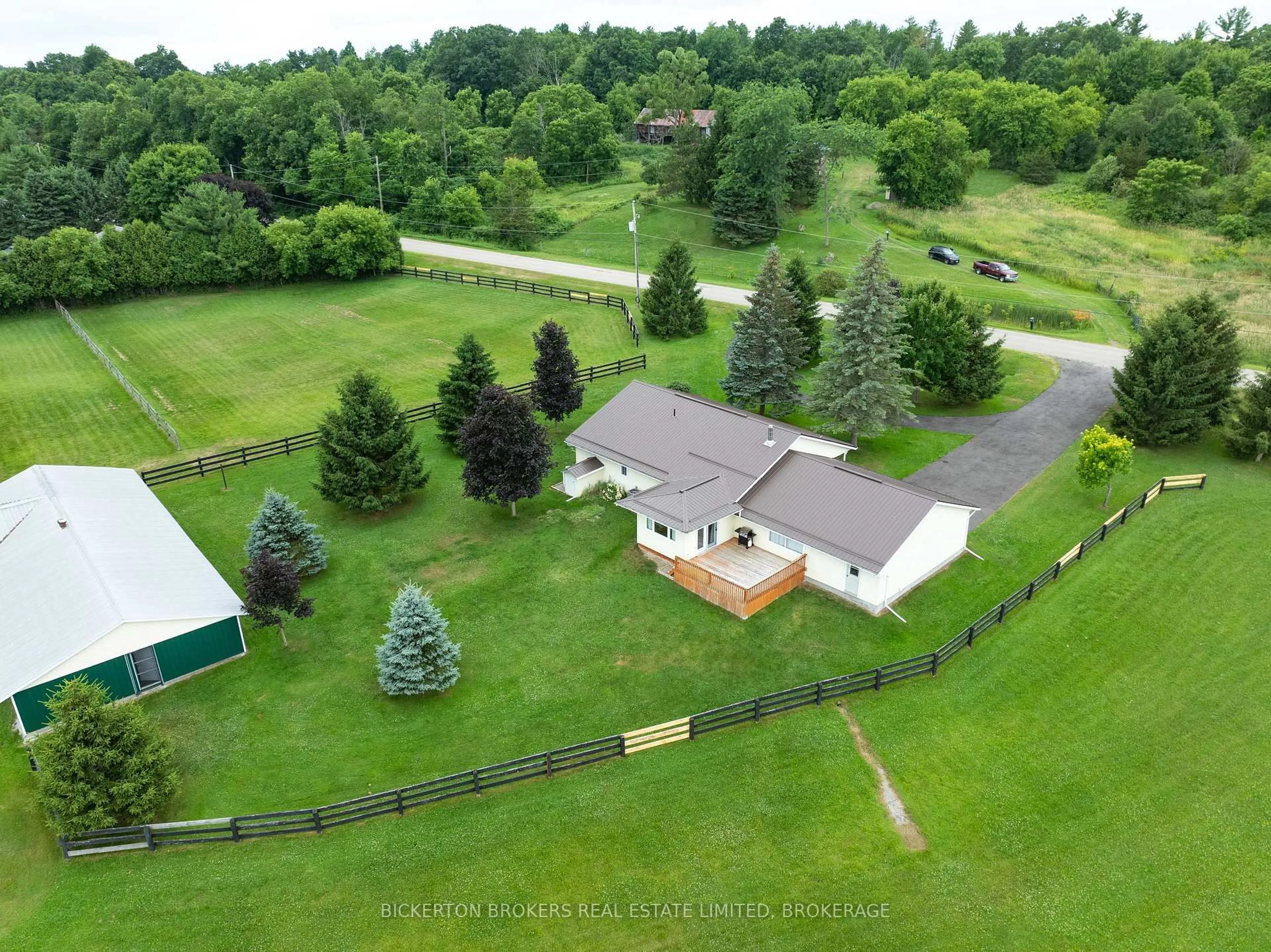 A pic from outside/outdoor area/front of a property/back of a property/a pic from drone, unknown for 321 Escott/Rockport Rd, Leeds and the Thousand Islands Ontario K1E 1R0