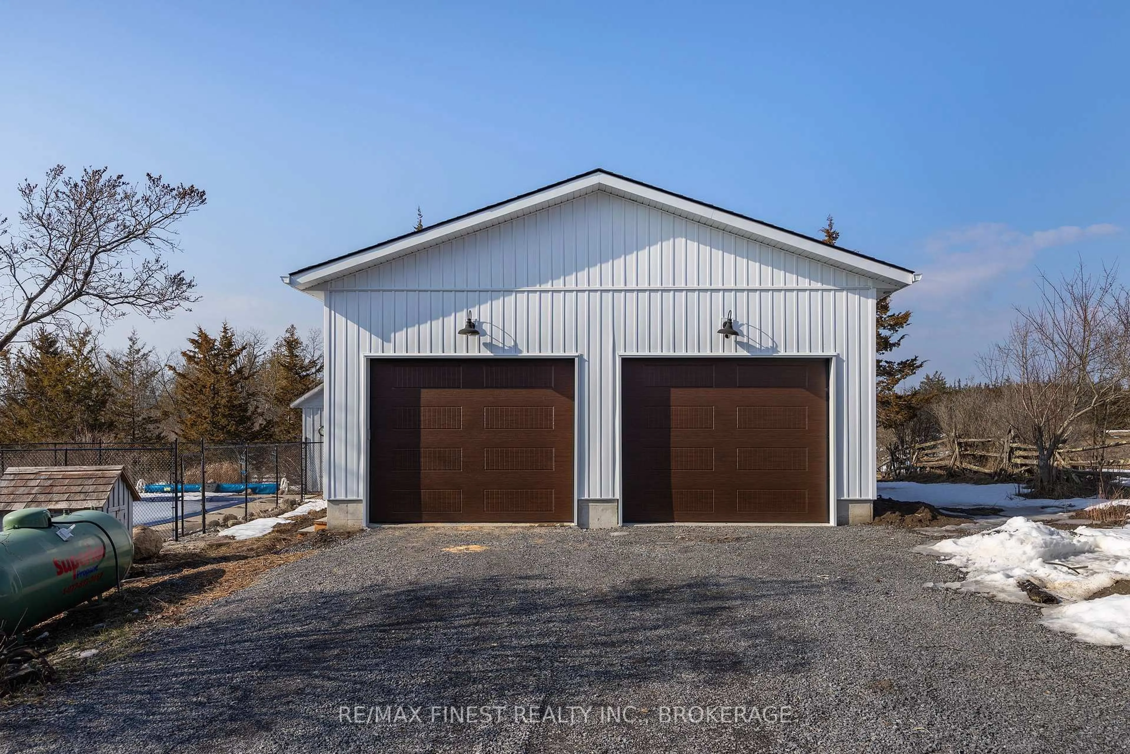 Indoor garage for 704 Wing Rd, Bissett Creek Ontario K0H 2H0