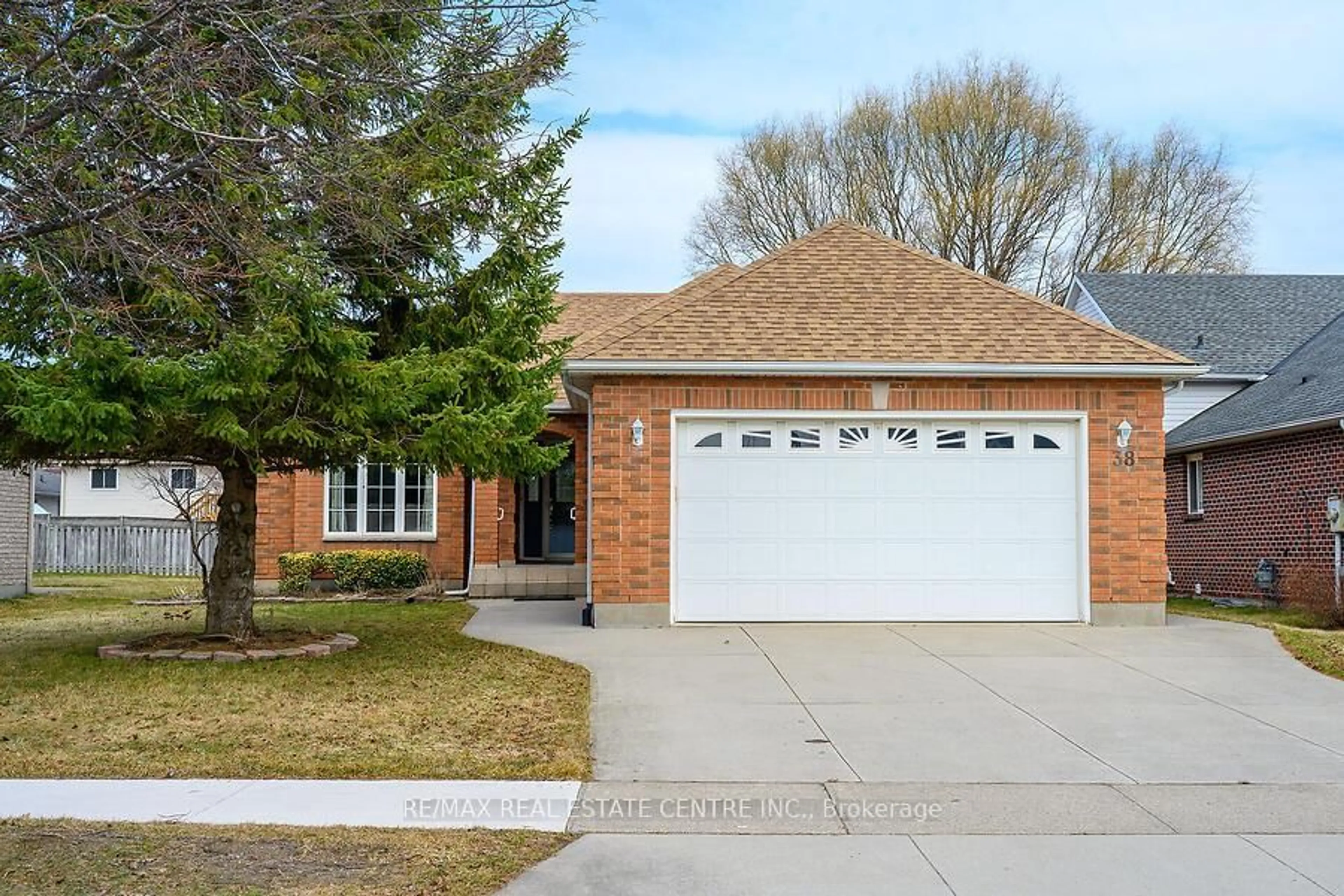Home with brick exterior material, street for 38 Cedar Park Dr, Welland Ontario L3C 7C8