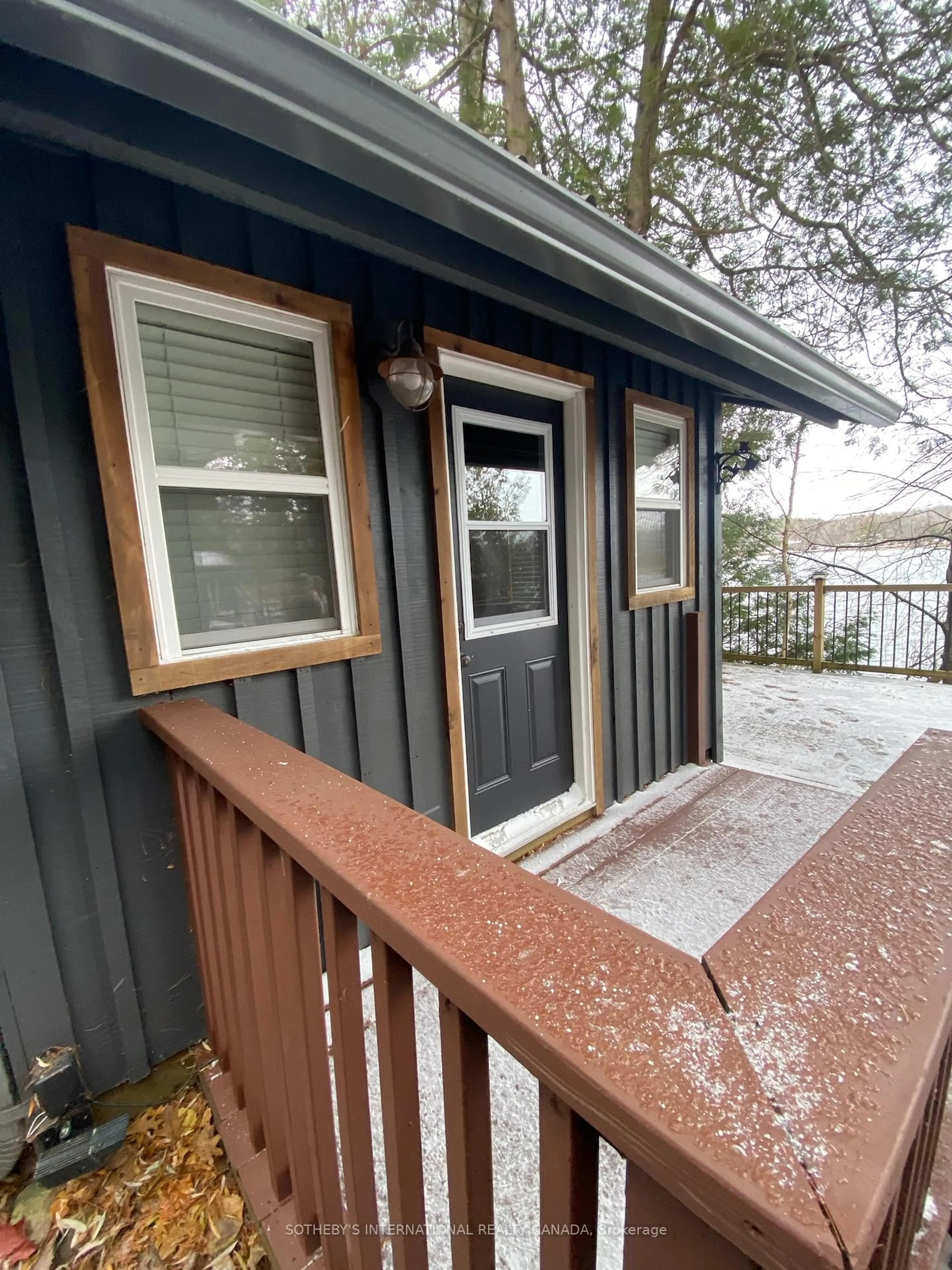 Home with vinyl exterior material, water/lake/river/ocean view for 1030 Cobble Rose Lane, Minden Hills Ontario K0M 2L1