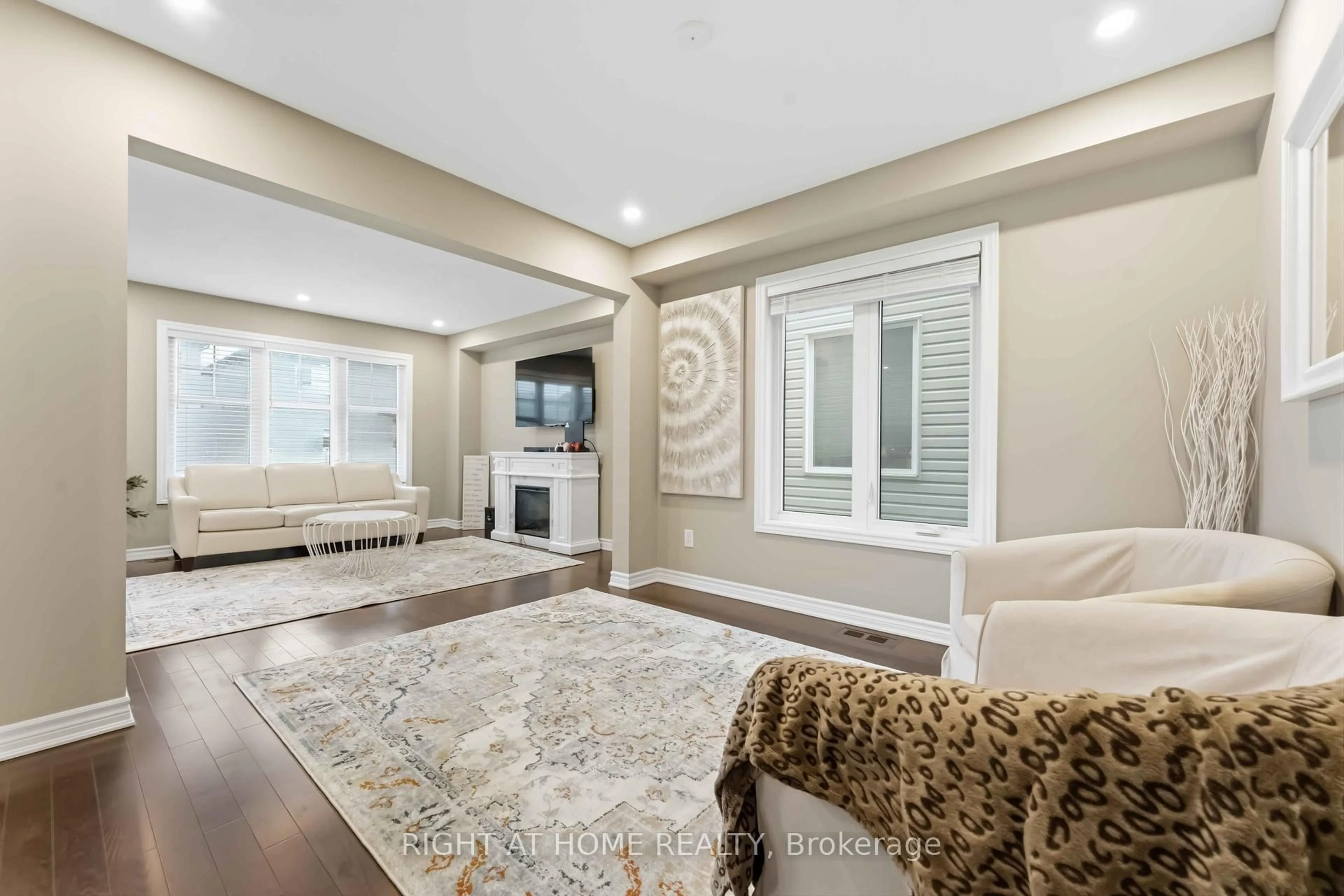 Living room with furniture, unknown for 1001 Rue Du Manege St, Ottawa Ontario K2S 0Y7