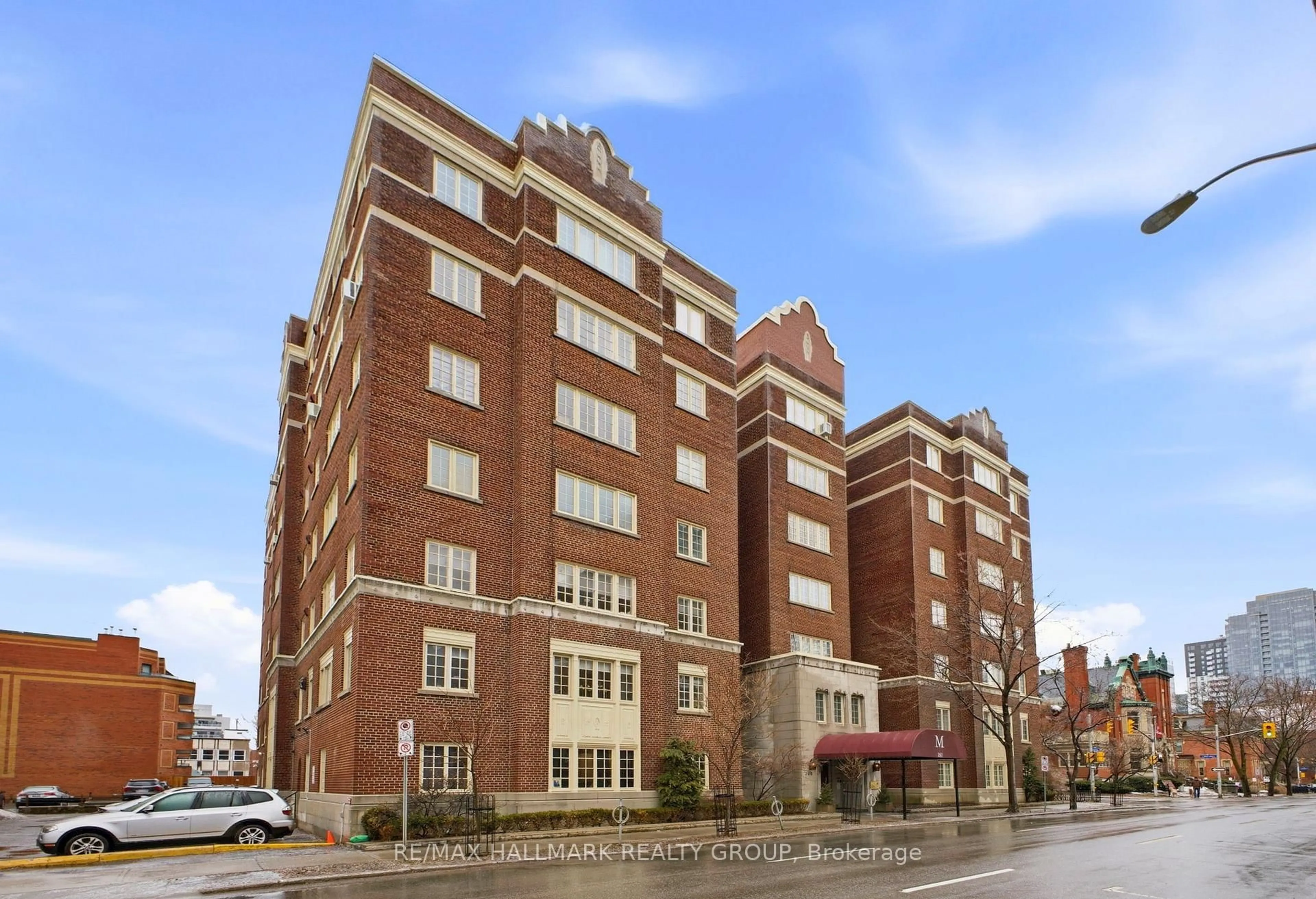 Home with brick exterior material, building for 260 Metcalfe St #1C, Ottawa Ontario K2P 1R6