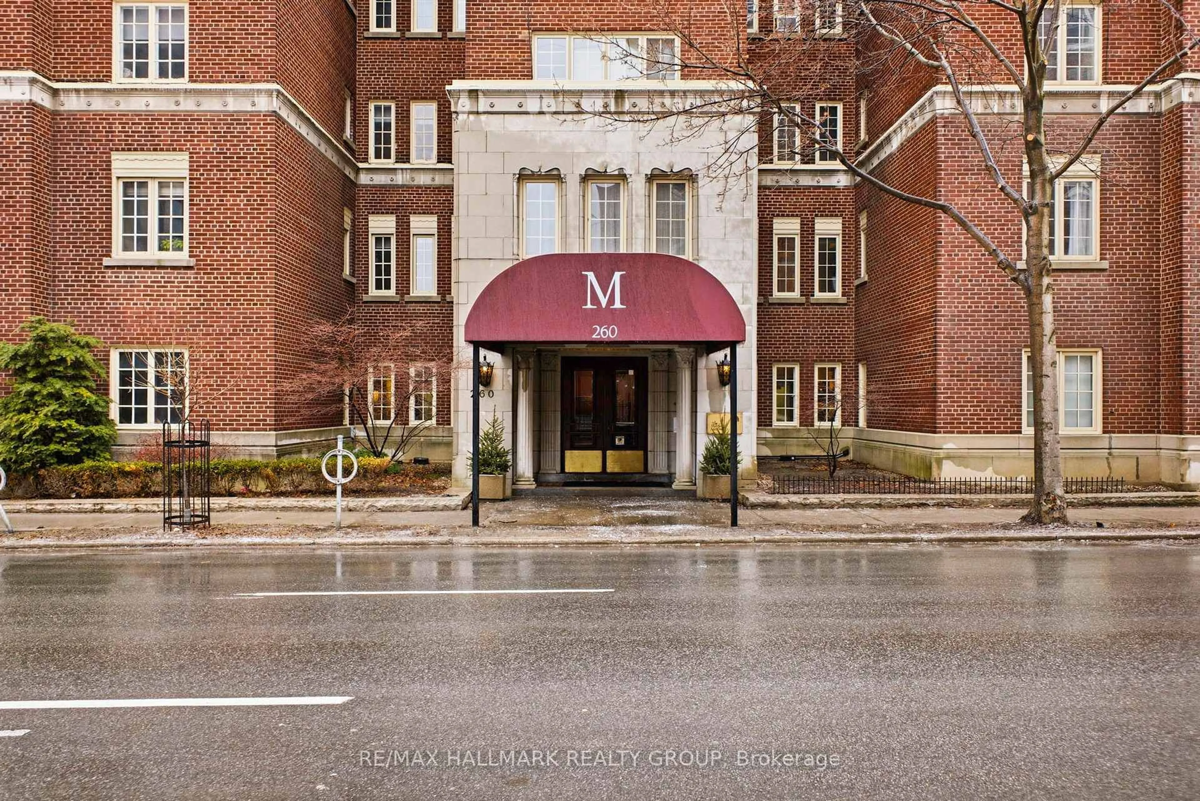 Indoor foyer for 260 Metcalfe St #1C, Ottawa Ontario K2P 1R6