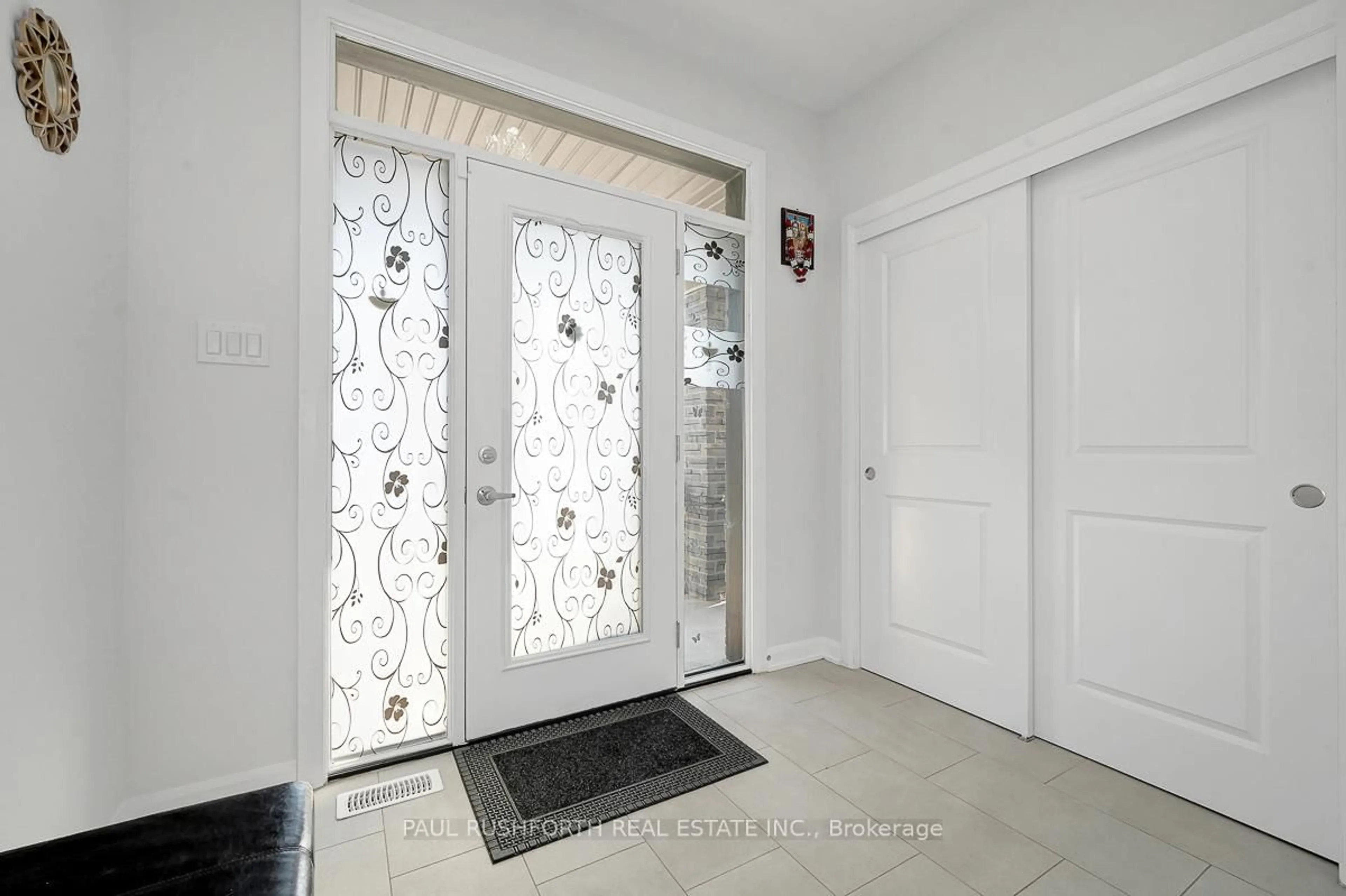 Indoor entryway for 630 Hamsa St, Ottawa Ontario K2J 6M2