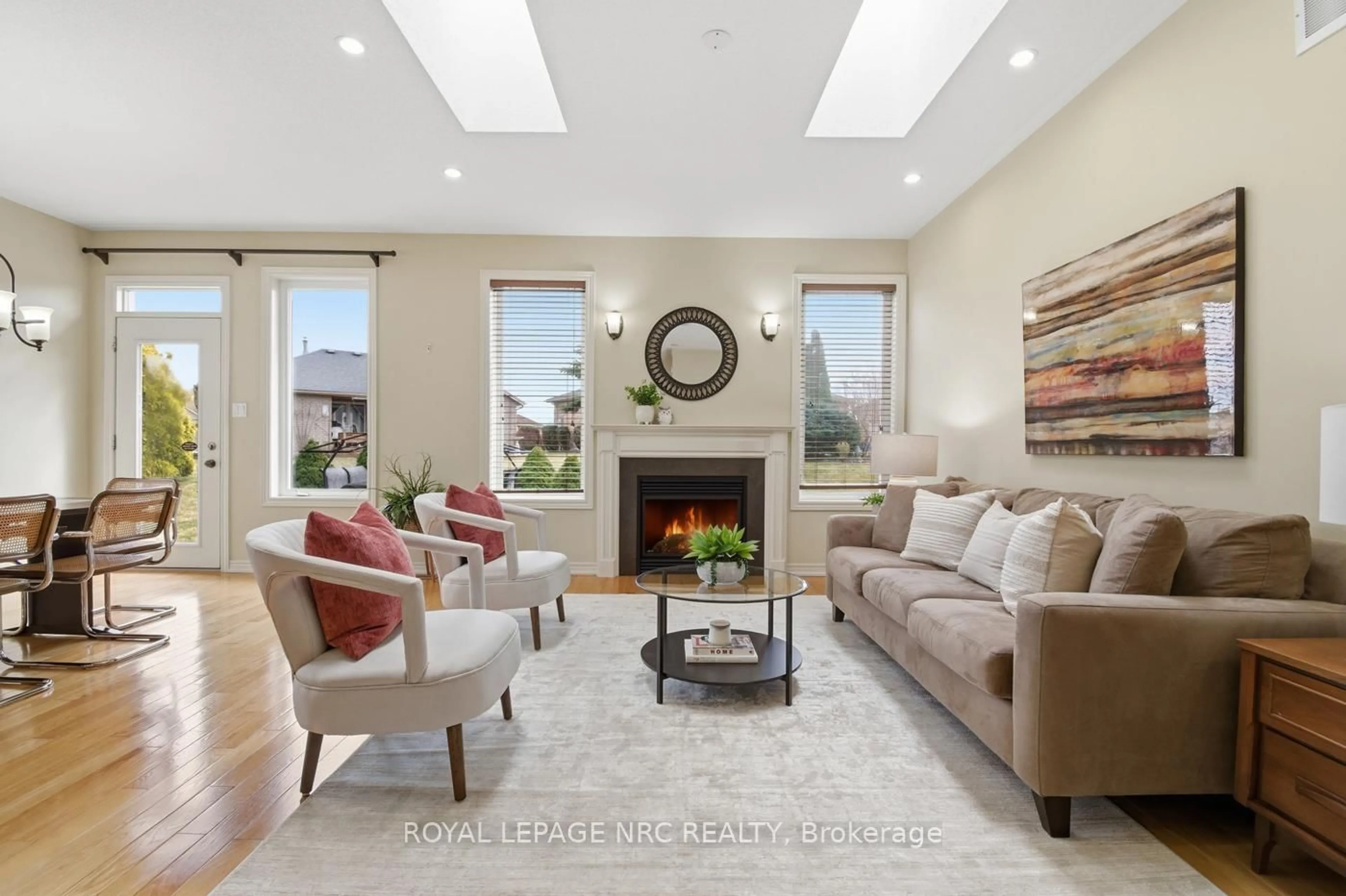 Living room with furniture, unknown for 14 Lochness Crt, Welland Ontario L3B 6H4