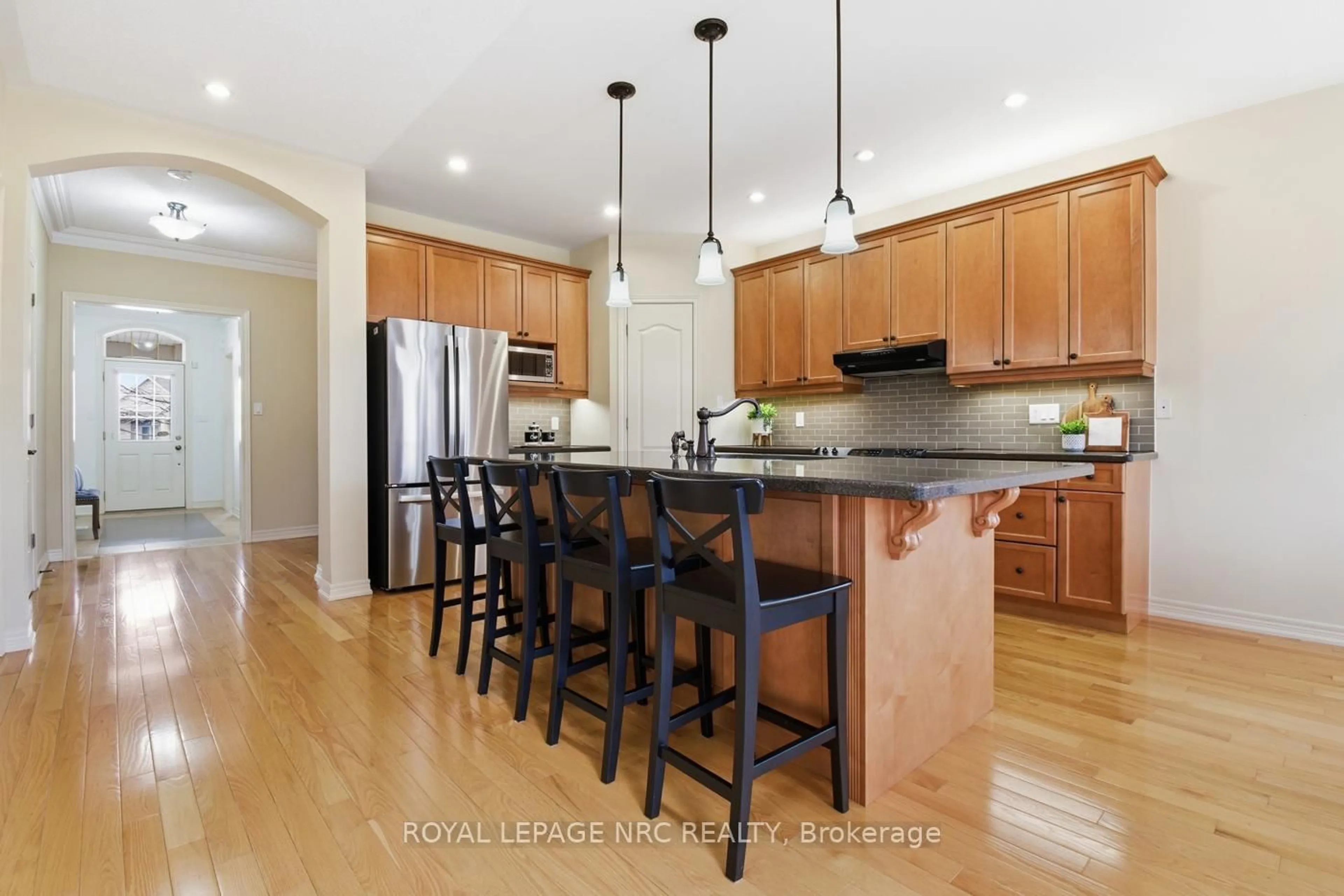 Open concept kitchen, wood/laminate floor for 14 Lochness Crt, Welland Ontario L3B 6H4