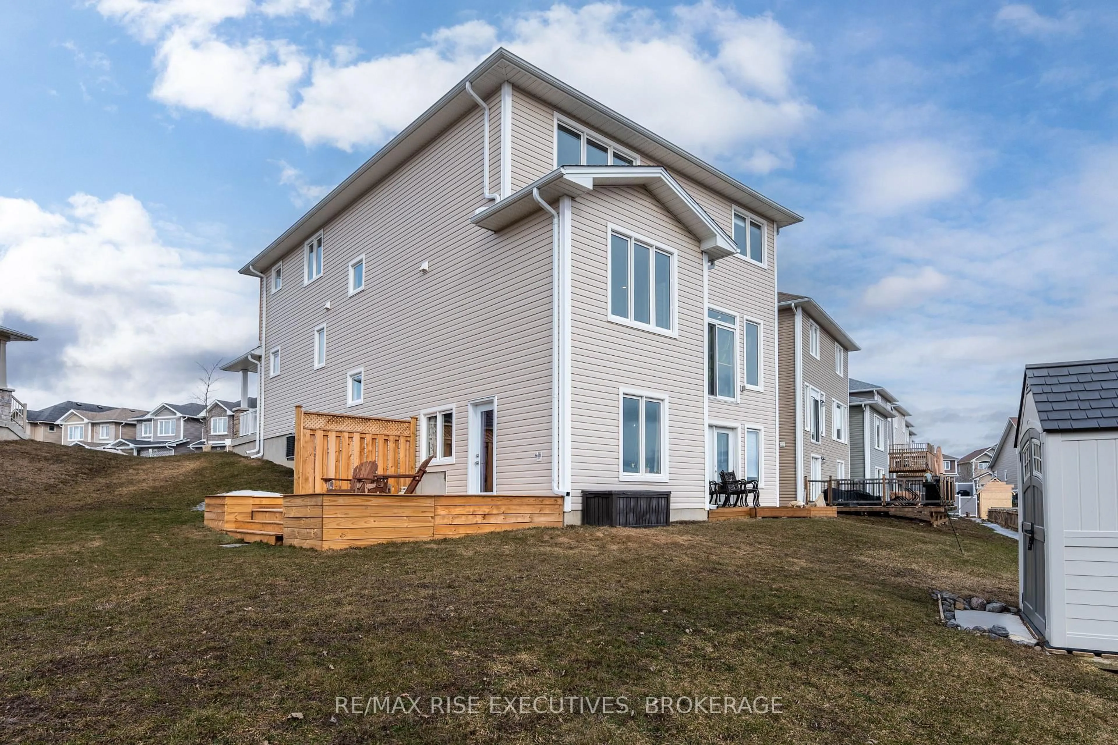 Home with vinyl exterior material, unknown for 483 Beth Cres, Kingston Ontario K7P 0K9