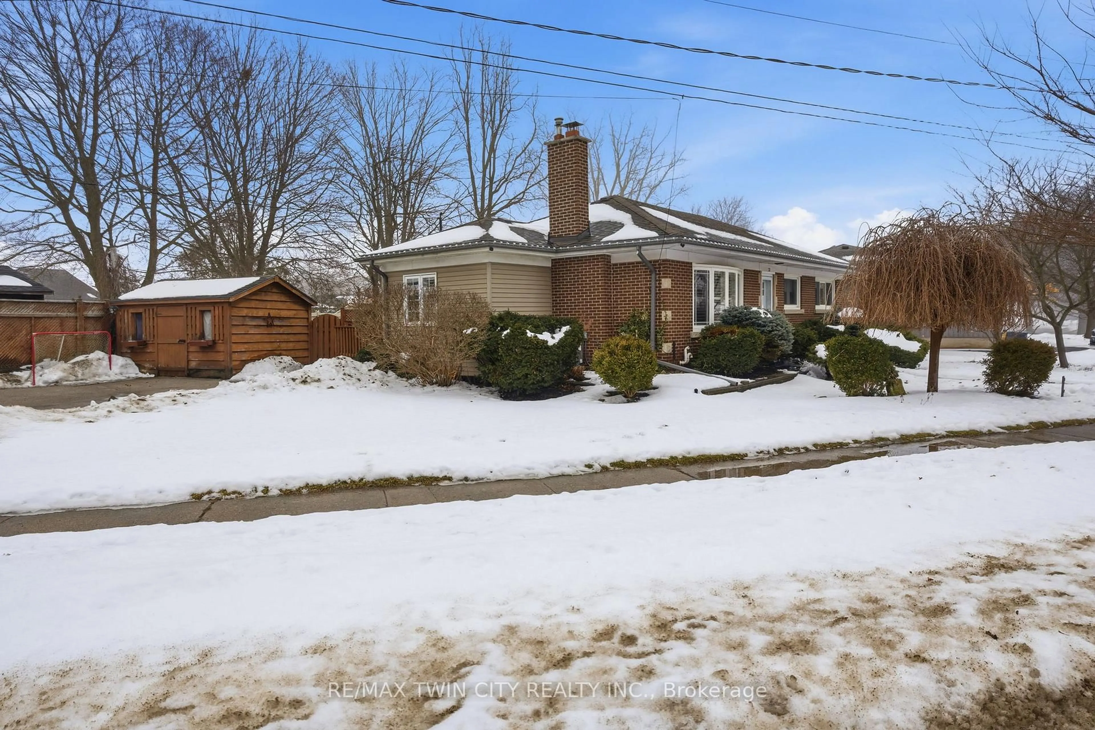 A pic from outside/outdoor area/front of a property/back of a property/a pic from drone, street for 37 Hillier Cres, Brantford Ontario N3R 1X3